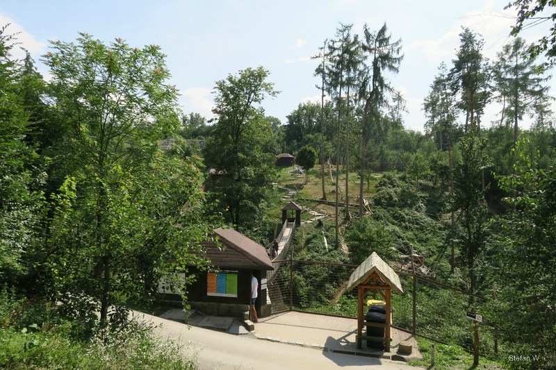Enclosure fpr Japanese macaque - entry building with suspension bridge