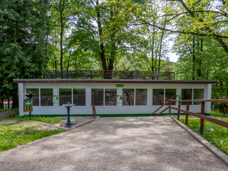 enclosure of parrots