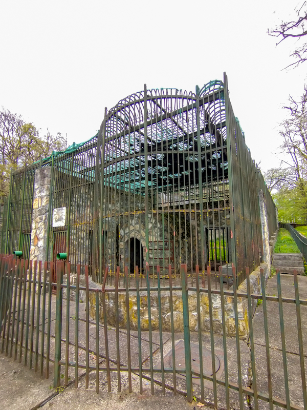 Enclosure of porcupine