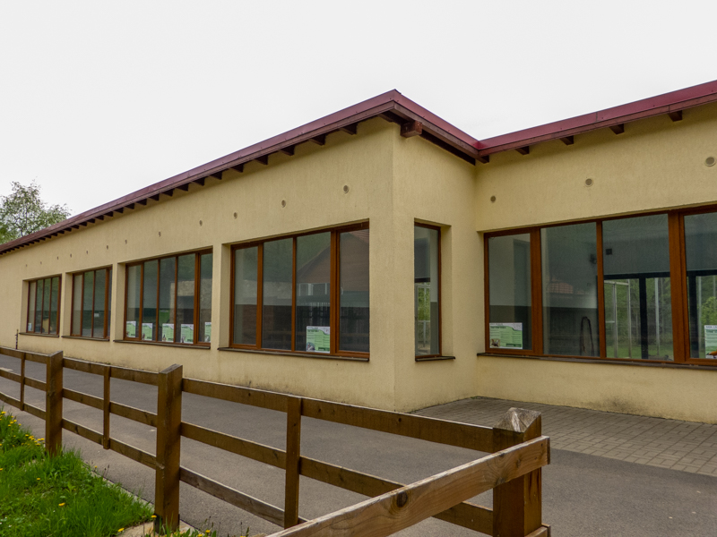 enclosure waterfowl, pelicans, Patagonian mara