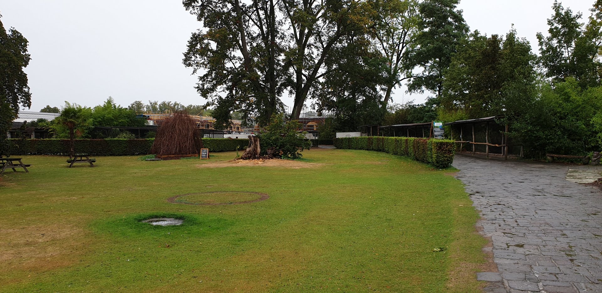 Enclosures in front of the Aquarium - and building-site