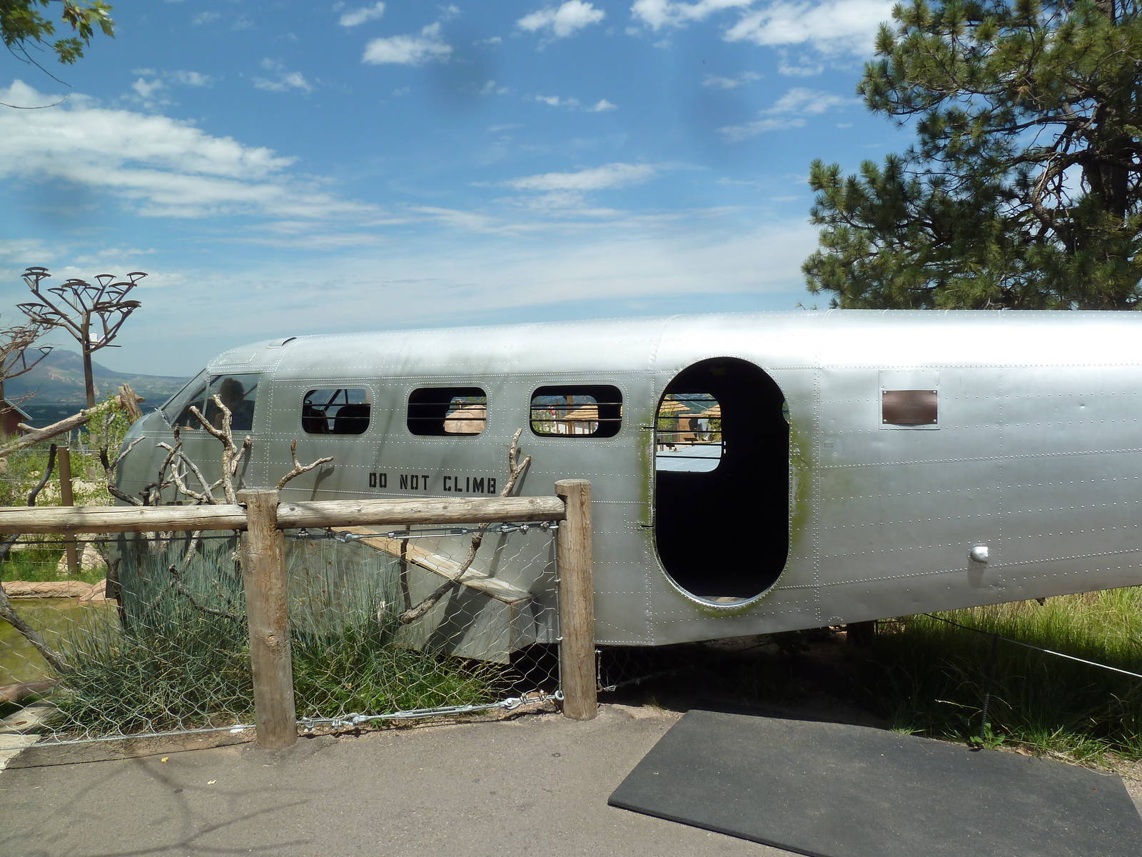 Encounter Africa - Black Rhino Exhibit Plane (New in 2013)
