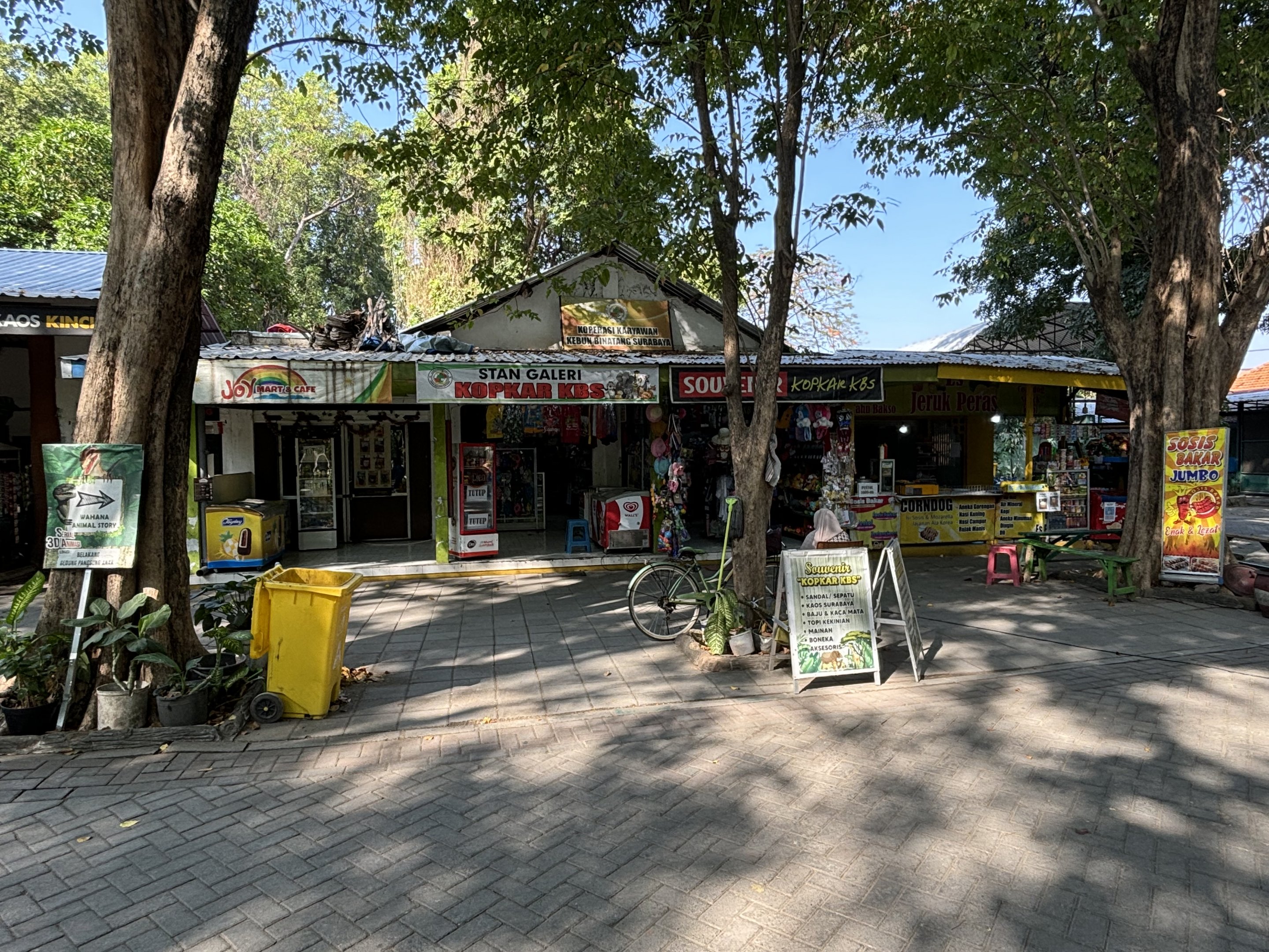 Endless shops at this zoo