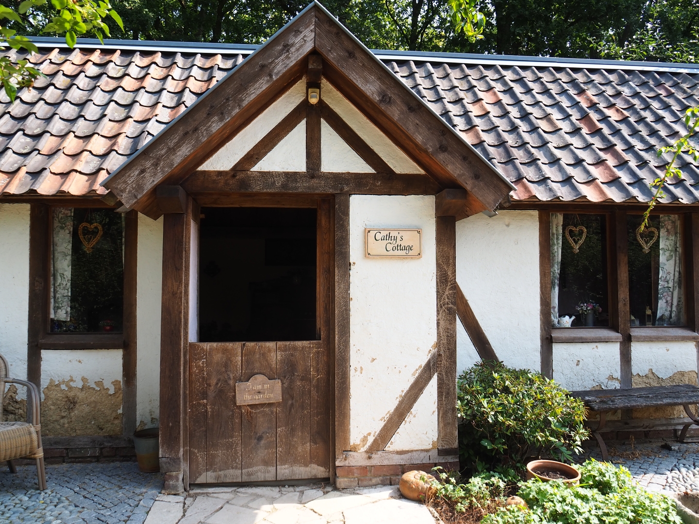 English gardens - Cathy's cottage (Aug 28th, 2018)