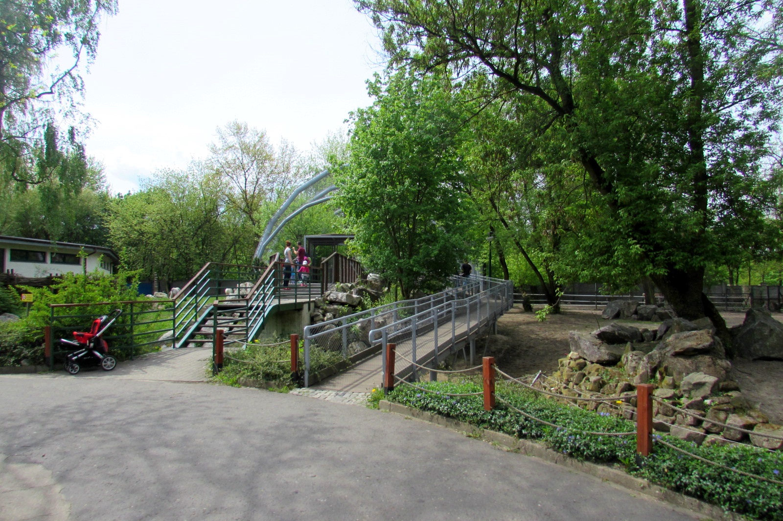 Enter platform for aviary vultures. On the right - zebras enclosure, on the left - oryxes enclosure - 05/2015