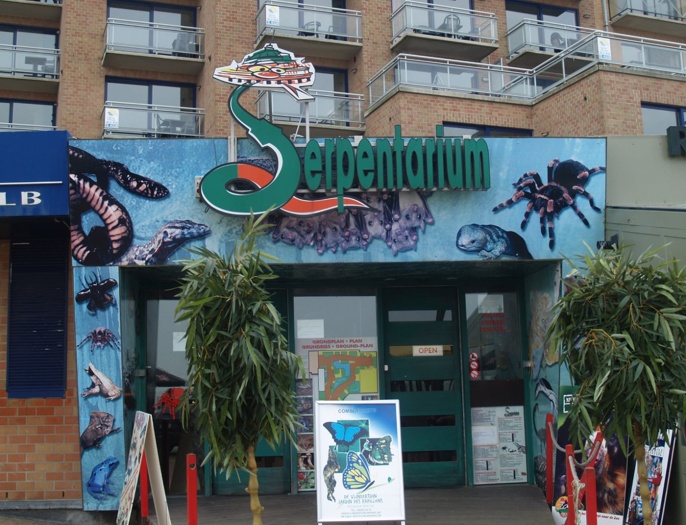 Entrance, 2009-04-14