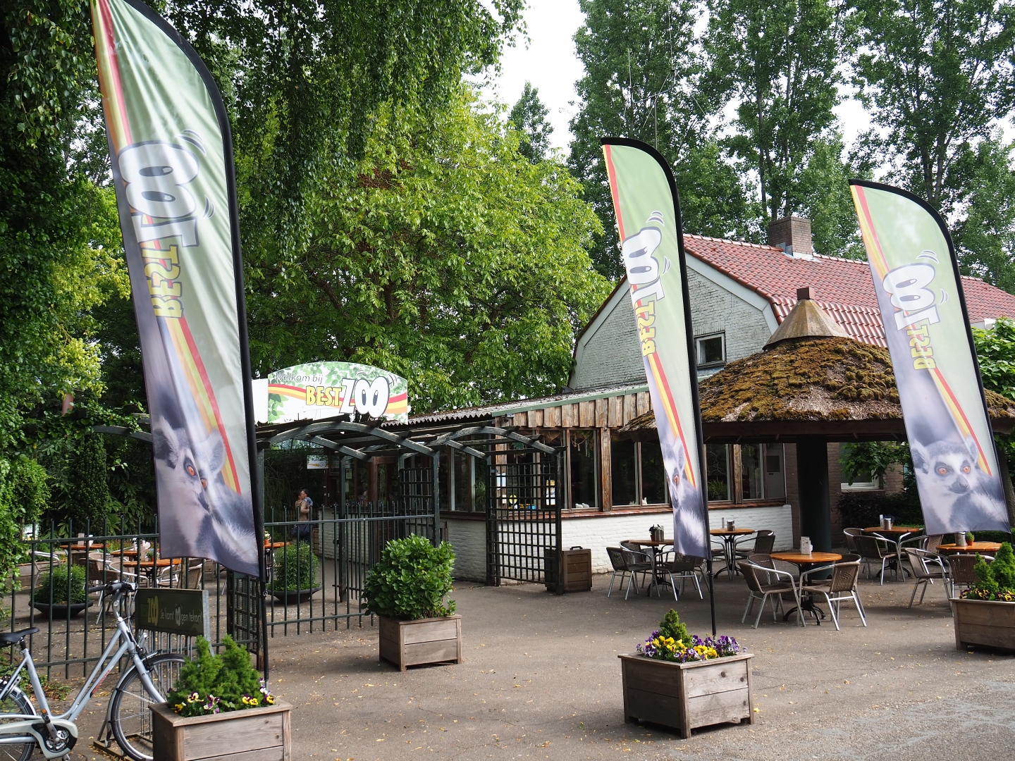 Entrance and gift shop building, 2019-05-25