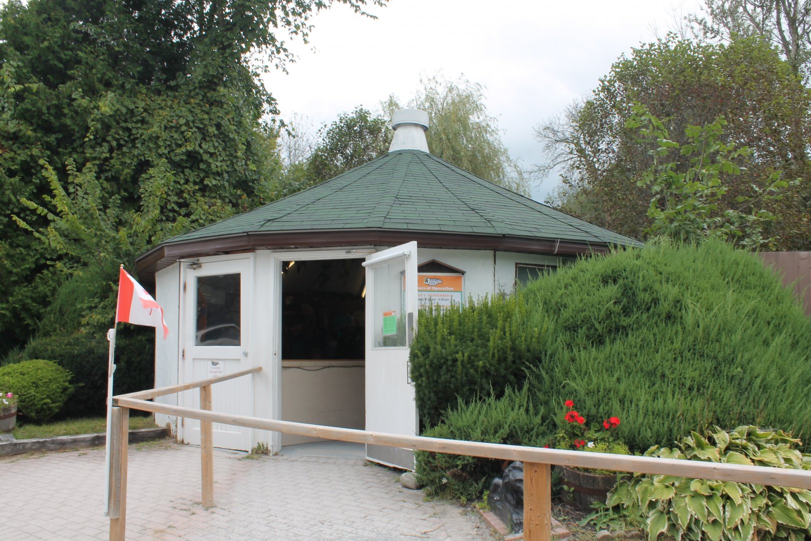 Entrance and giftshop