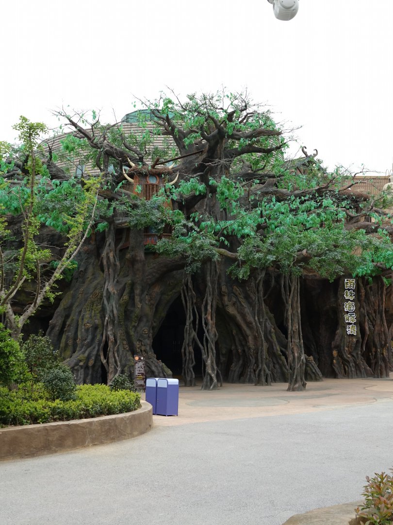 Entrance aquarium and dolphin house - 16.04.2018