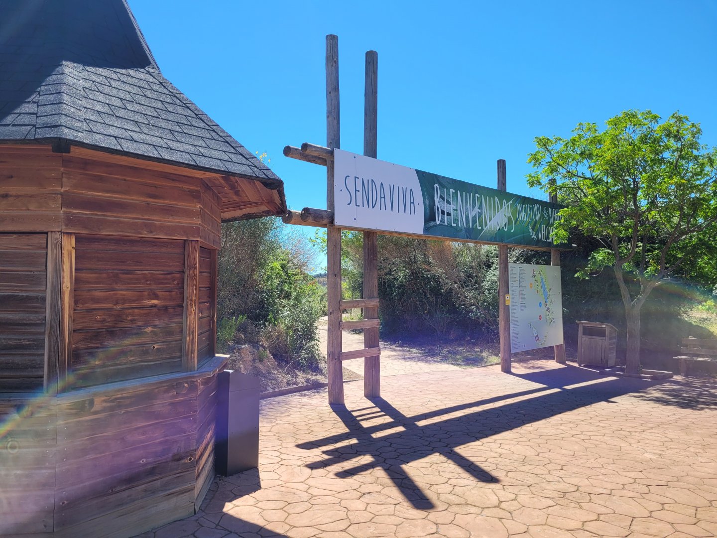 Entrance arch -Sendaviva (2024)