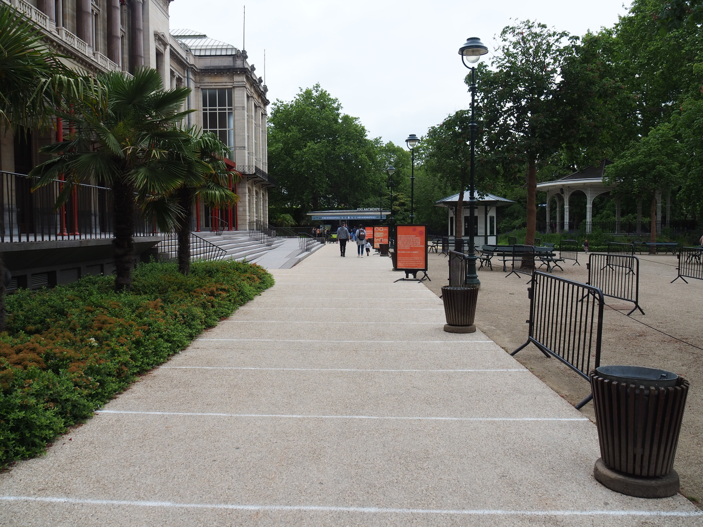 Entrance area social distancing lines and barriers, 2020-05-24