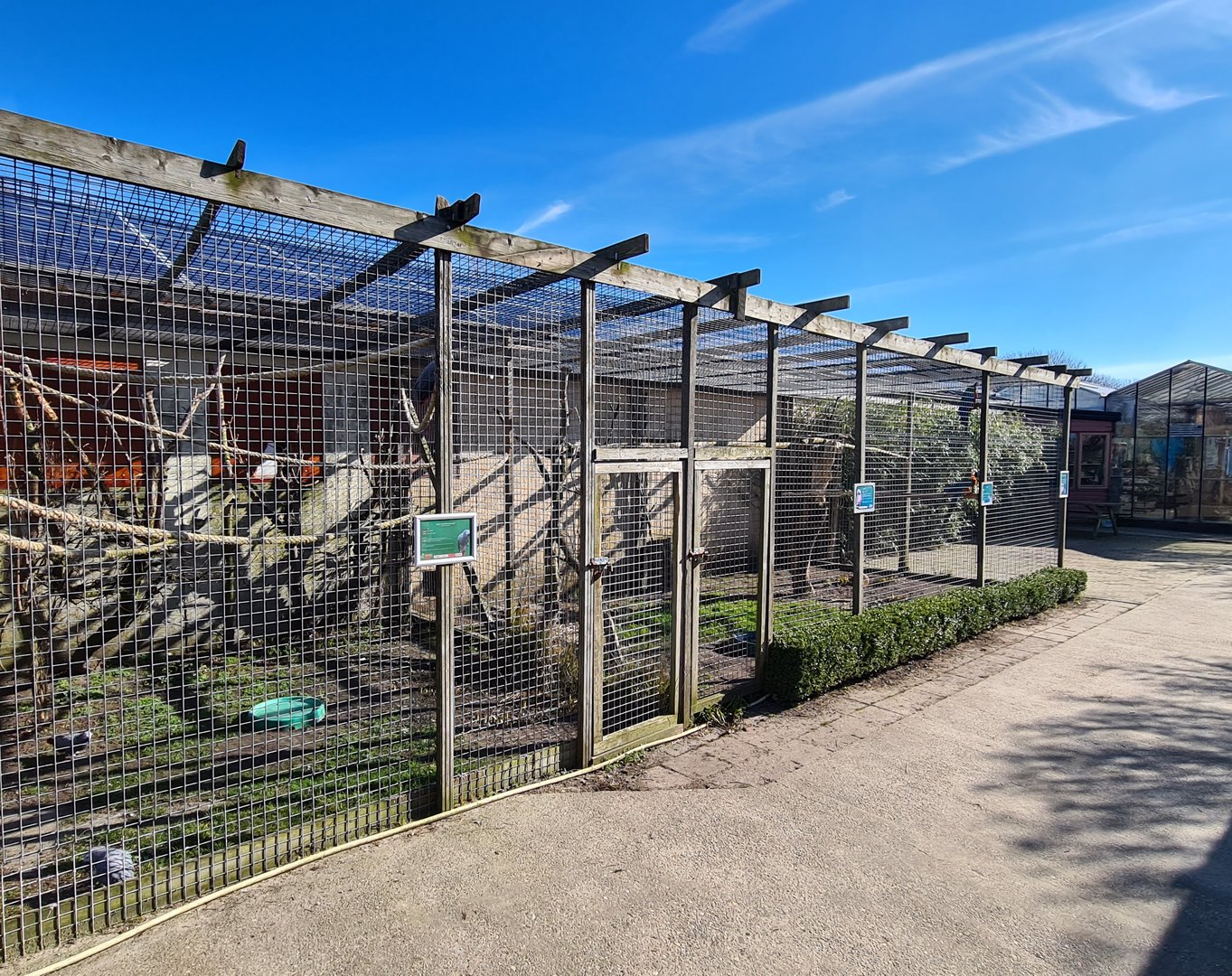 Entrance aviaries