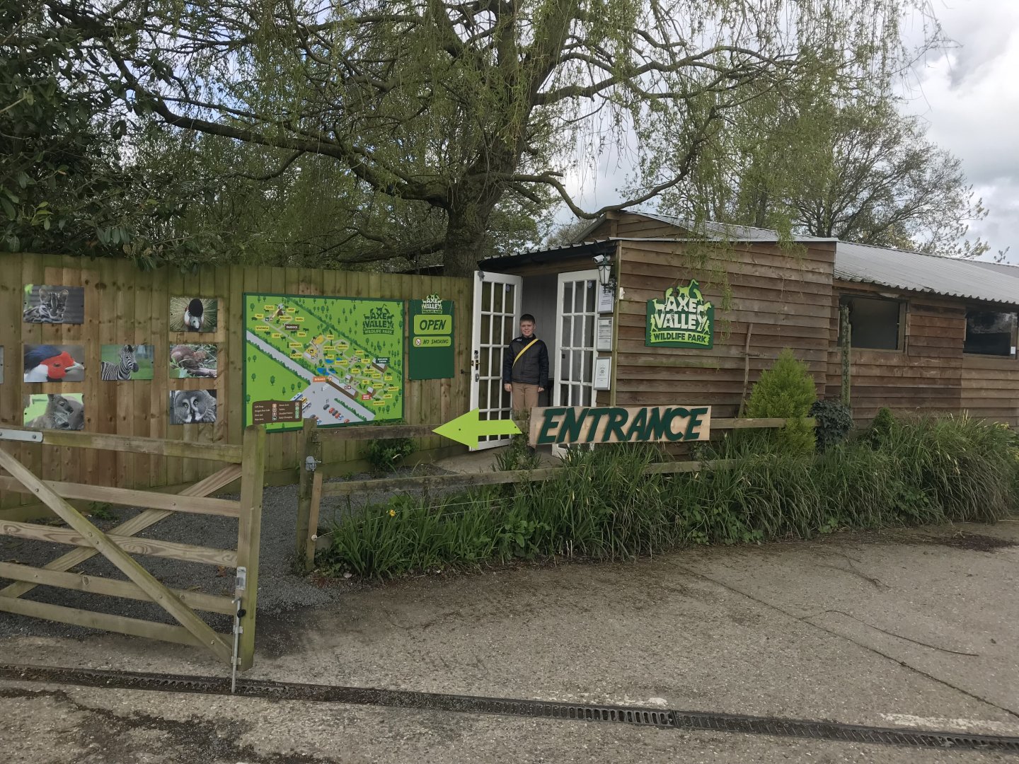 Entrance building 280418