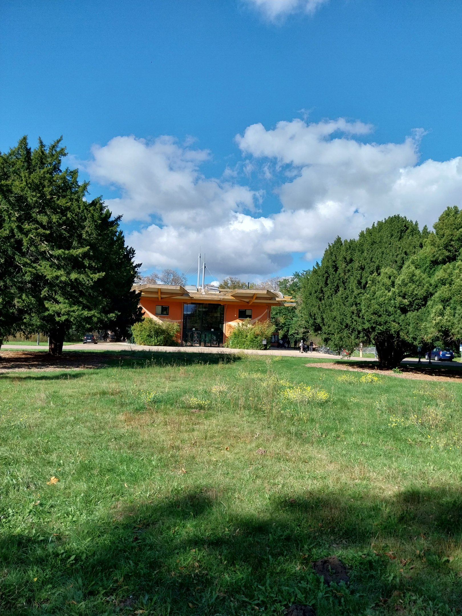 Entrance Building and Zoowelle