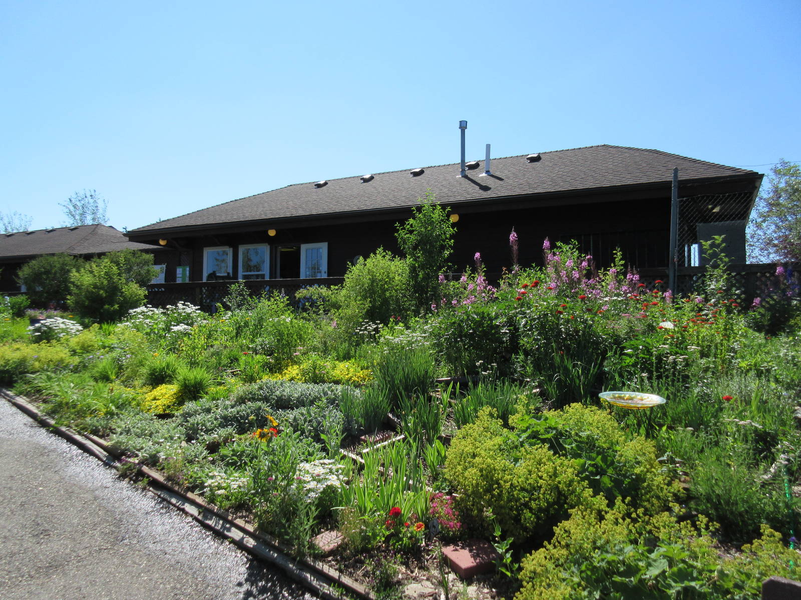 Entrance Building + Garden (from inside zoo)