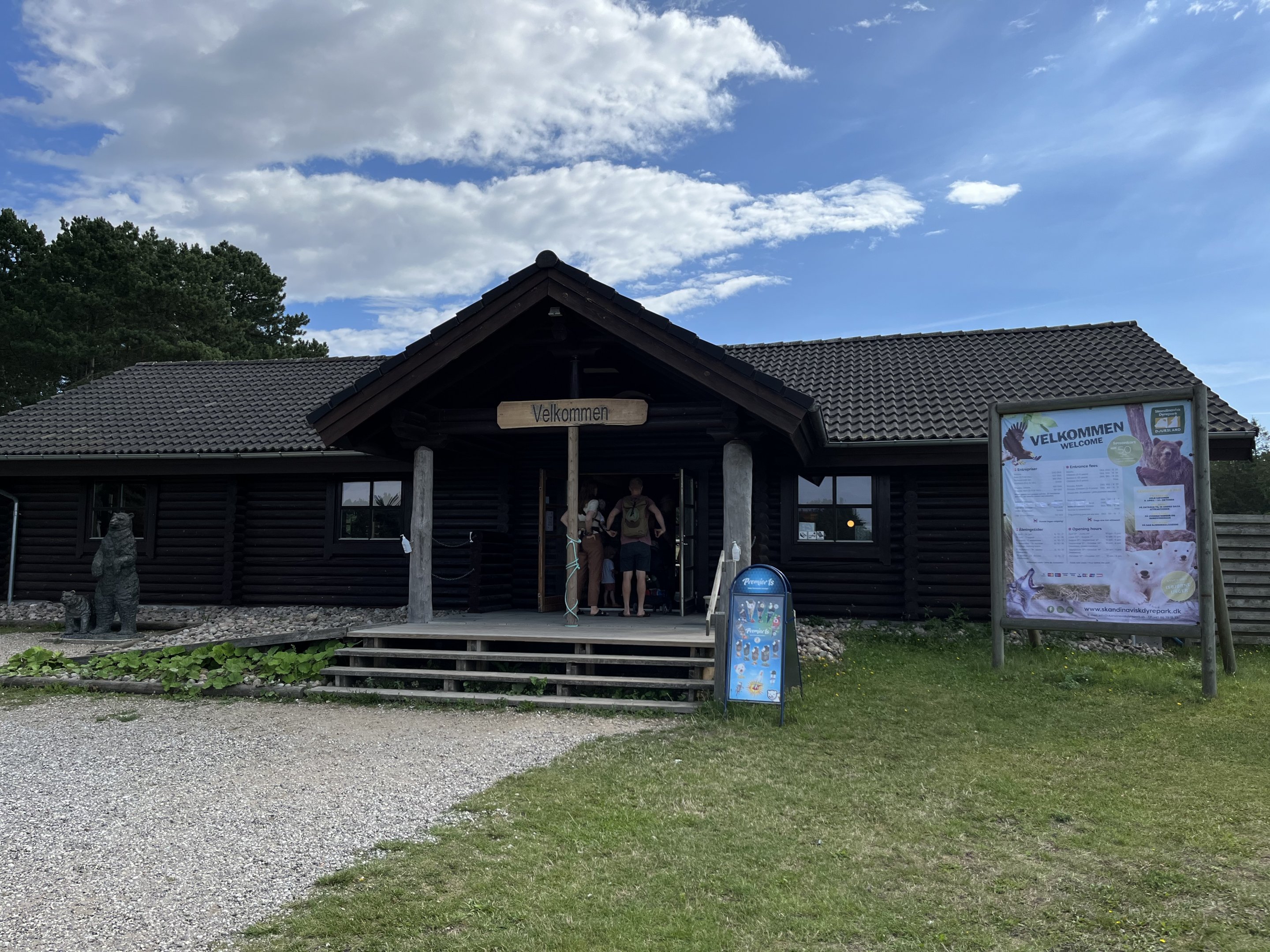 Entrance Building (log cabin)