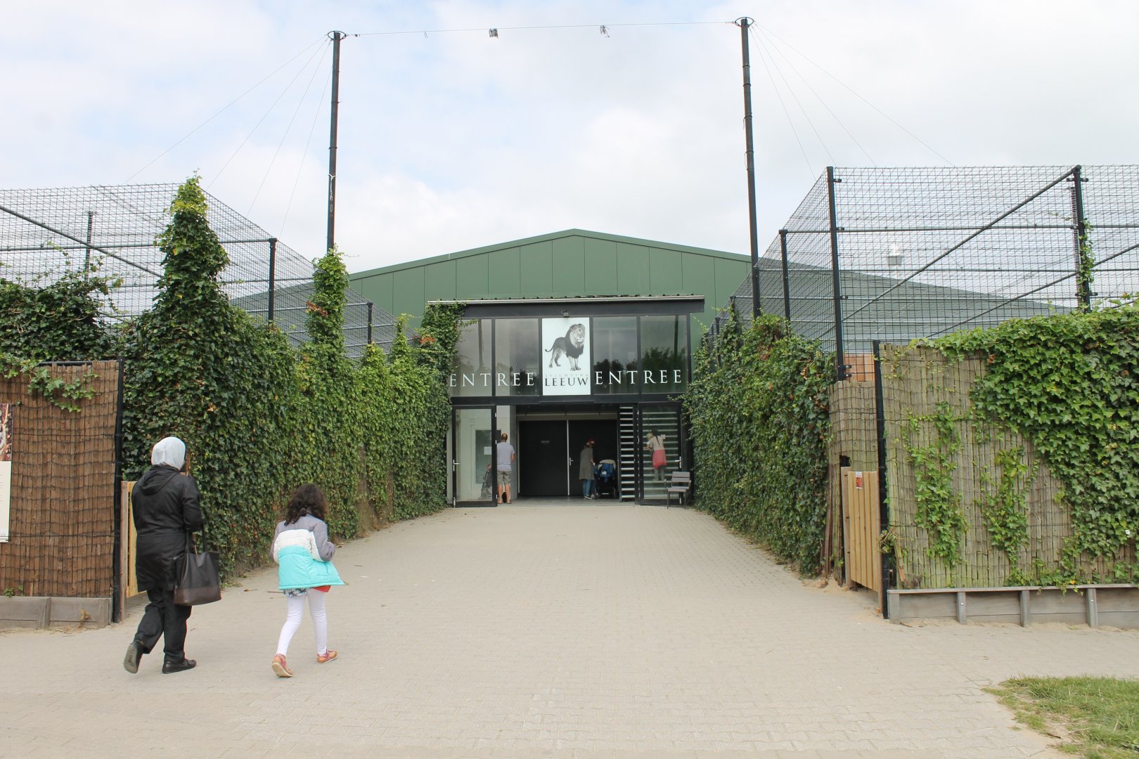Entrance building Stichting Leeuw