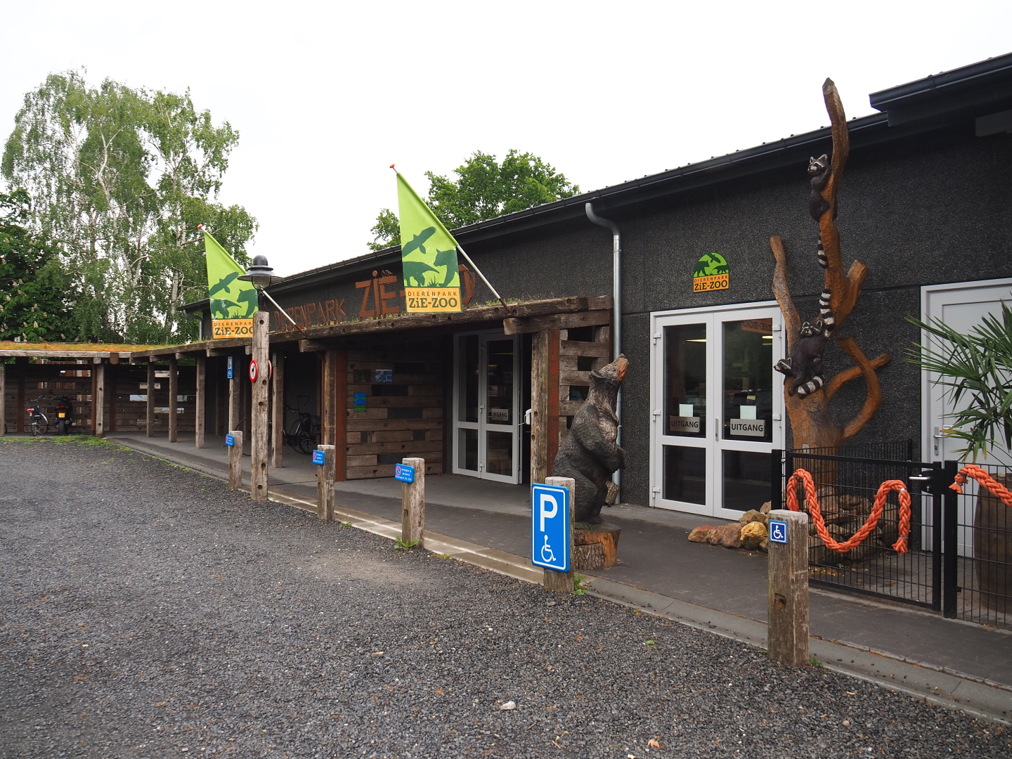 Entrance building - Zoo entrance and bicycle parking area, 2022-05-17