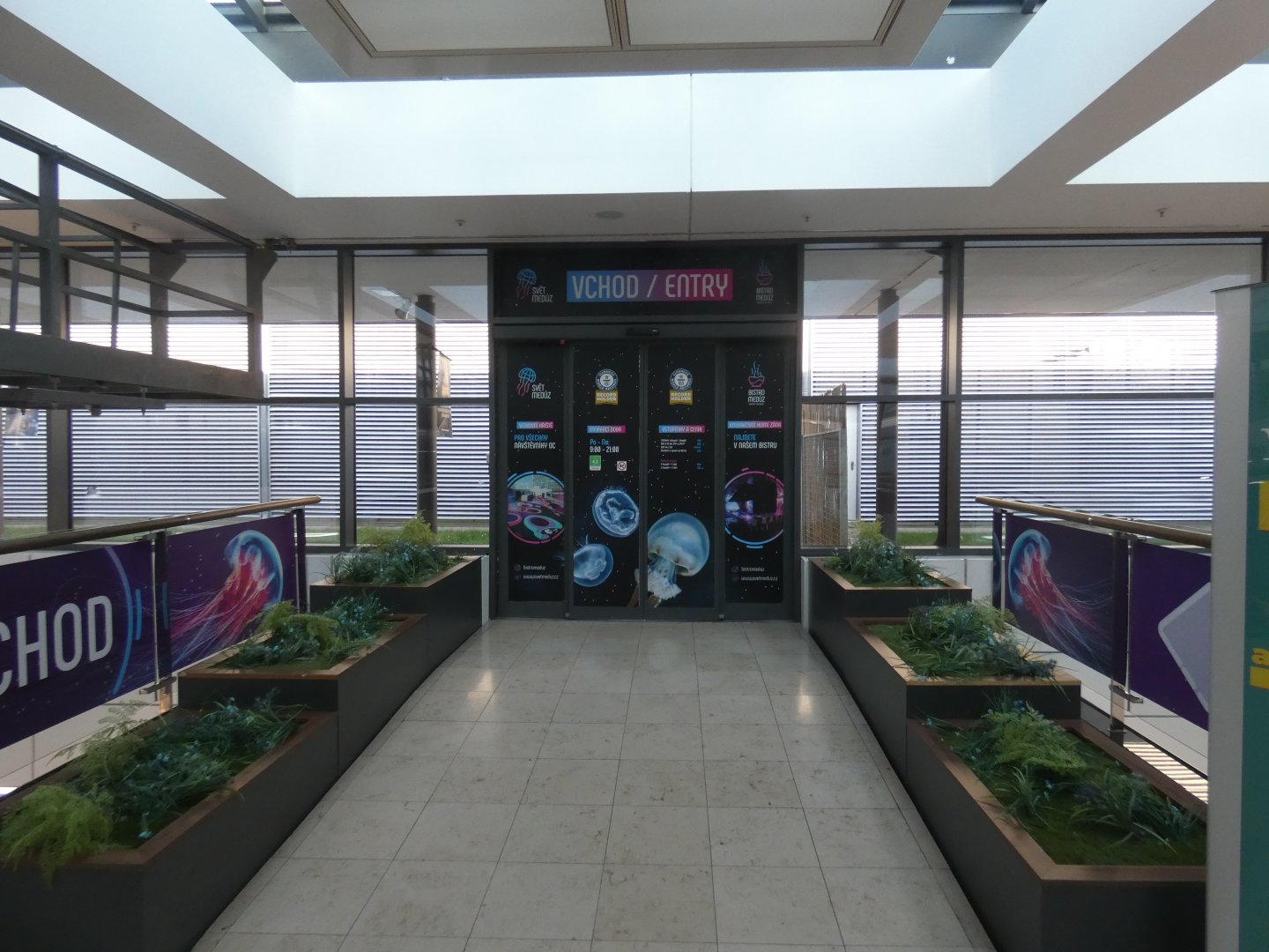 Entrance from shopping centre - Svět Medúz