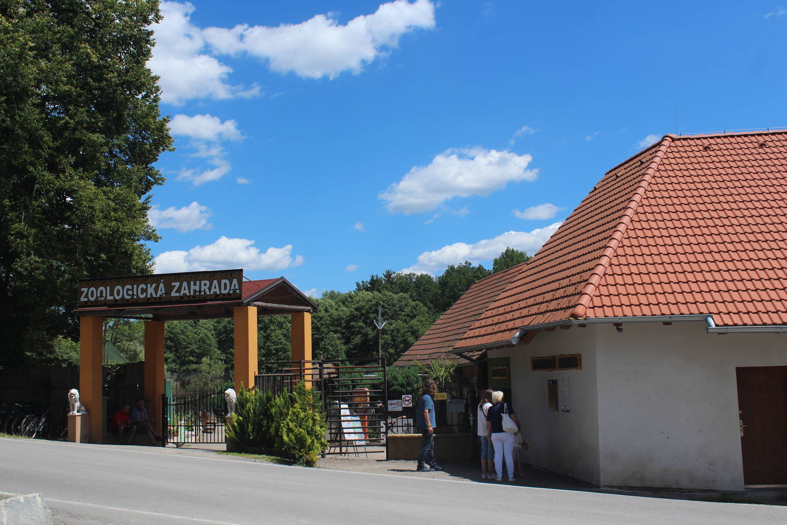 Entrance gate, Dvorec Zoo