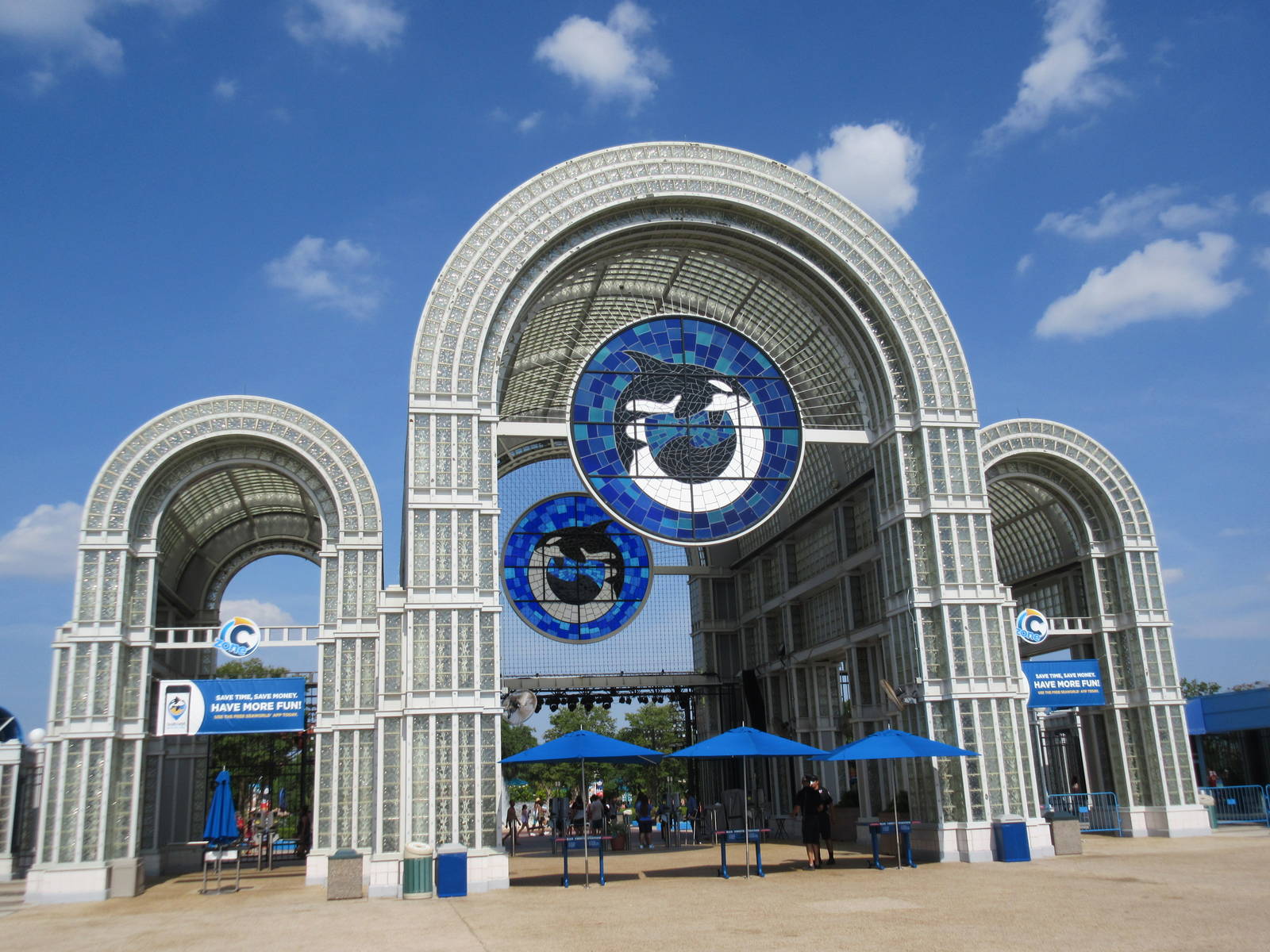 Entrance Gate - enormous!