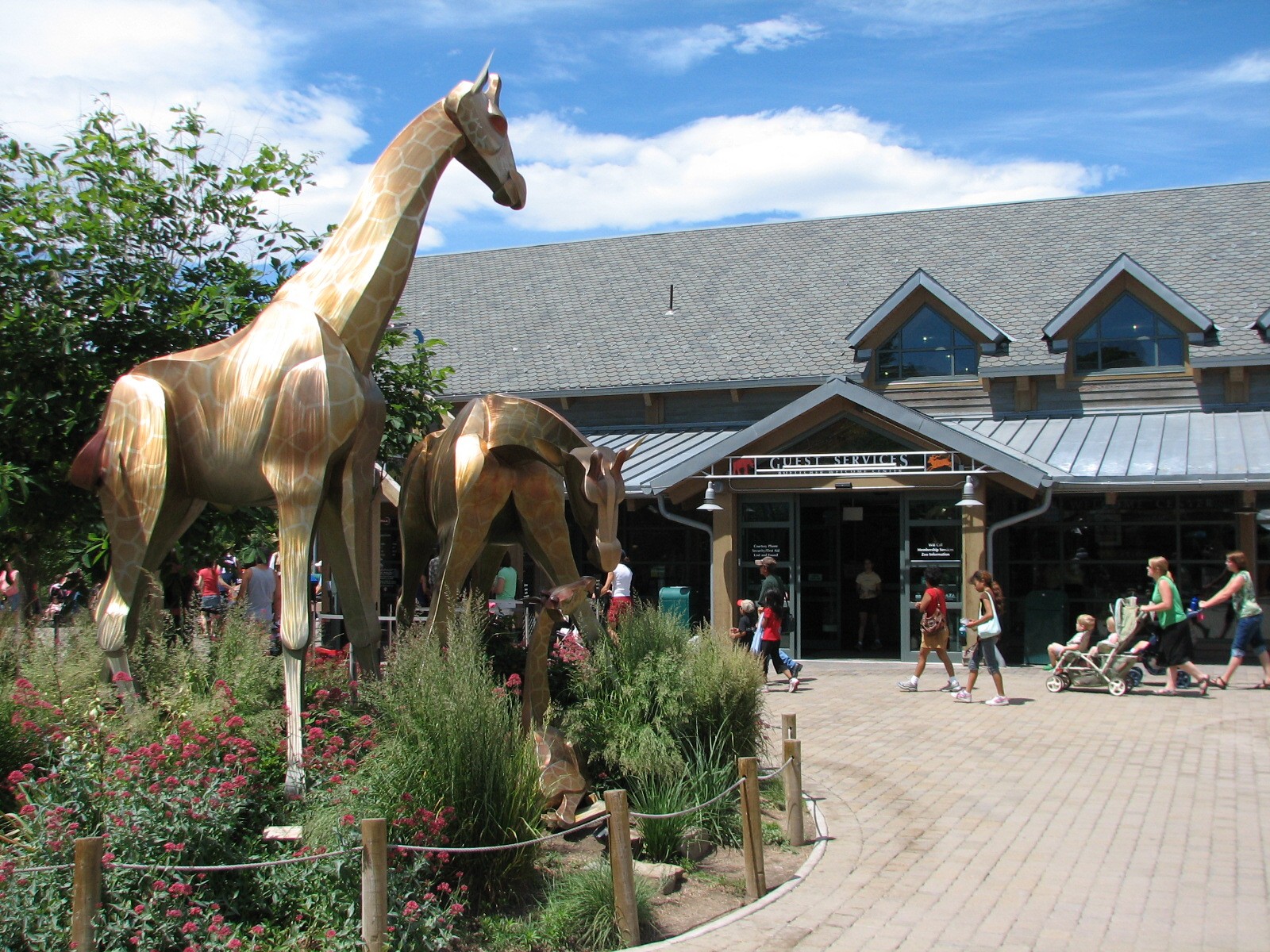 Entrance - Giraffe Sculpture