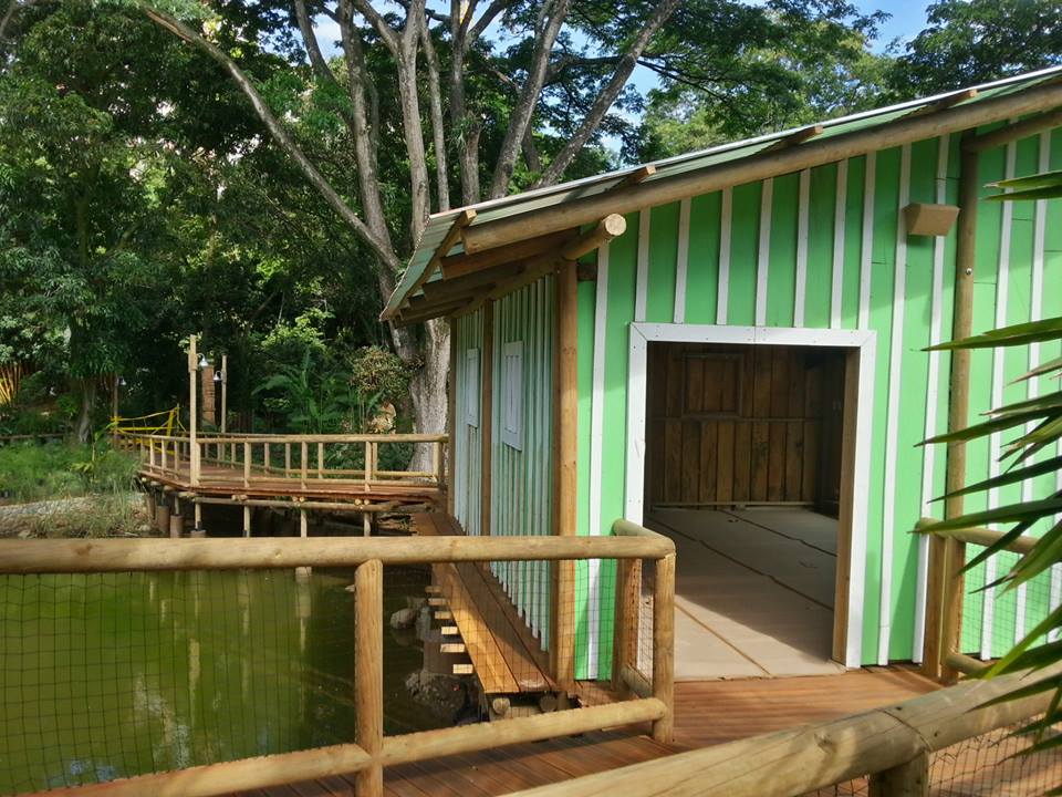 Entrance house (spider monkey viewing area)