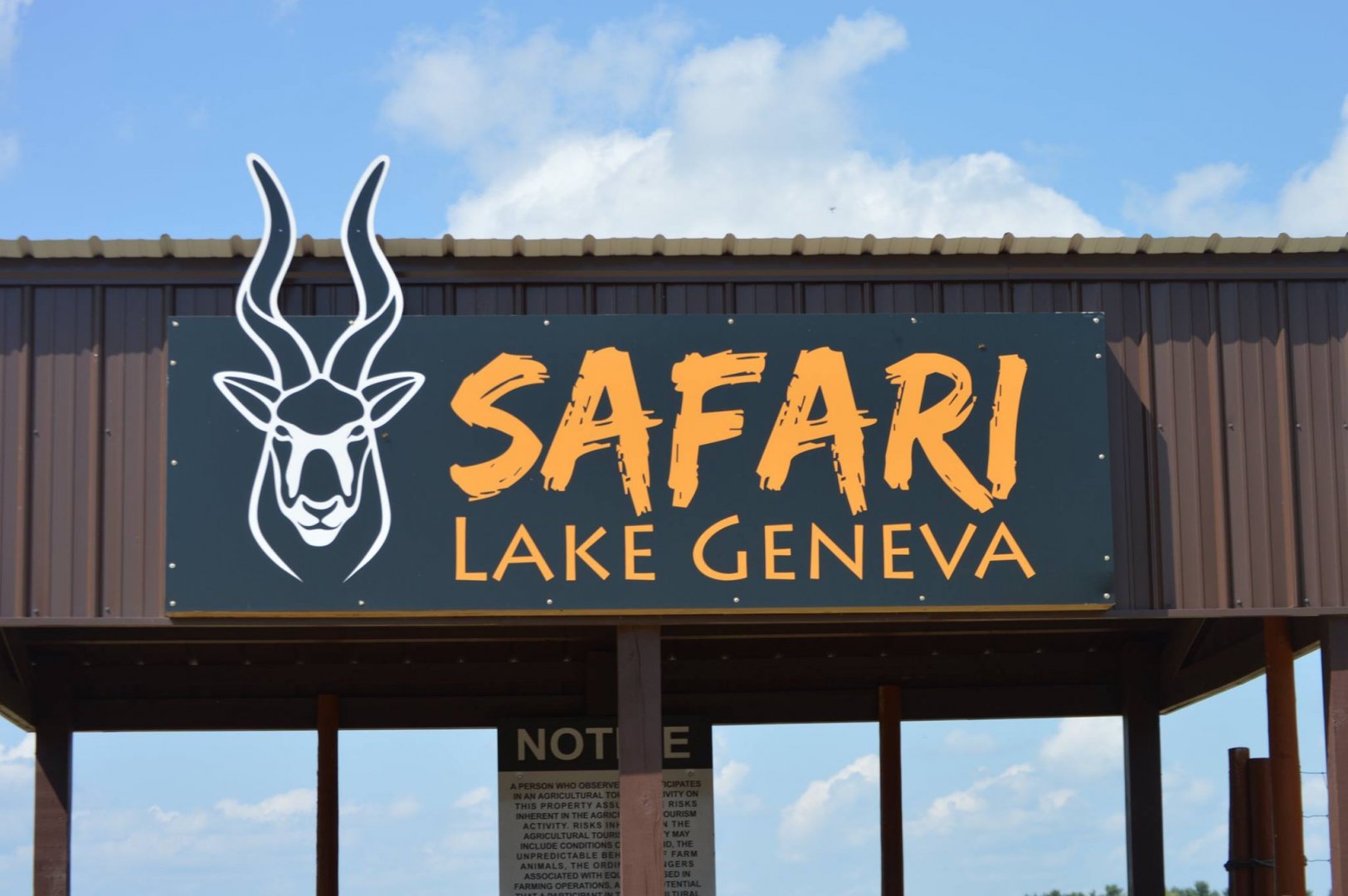 Entrance Logo -Safari Lake Geneva
