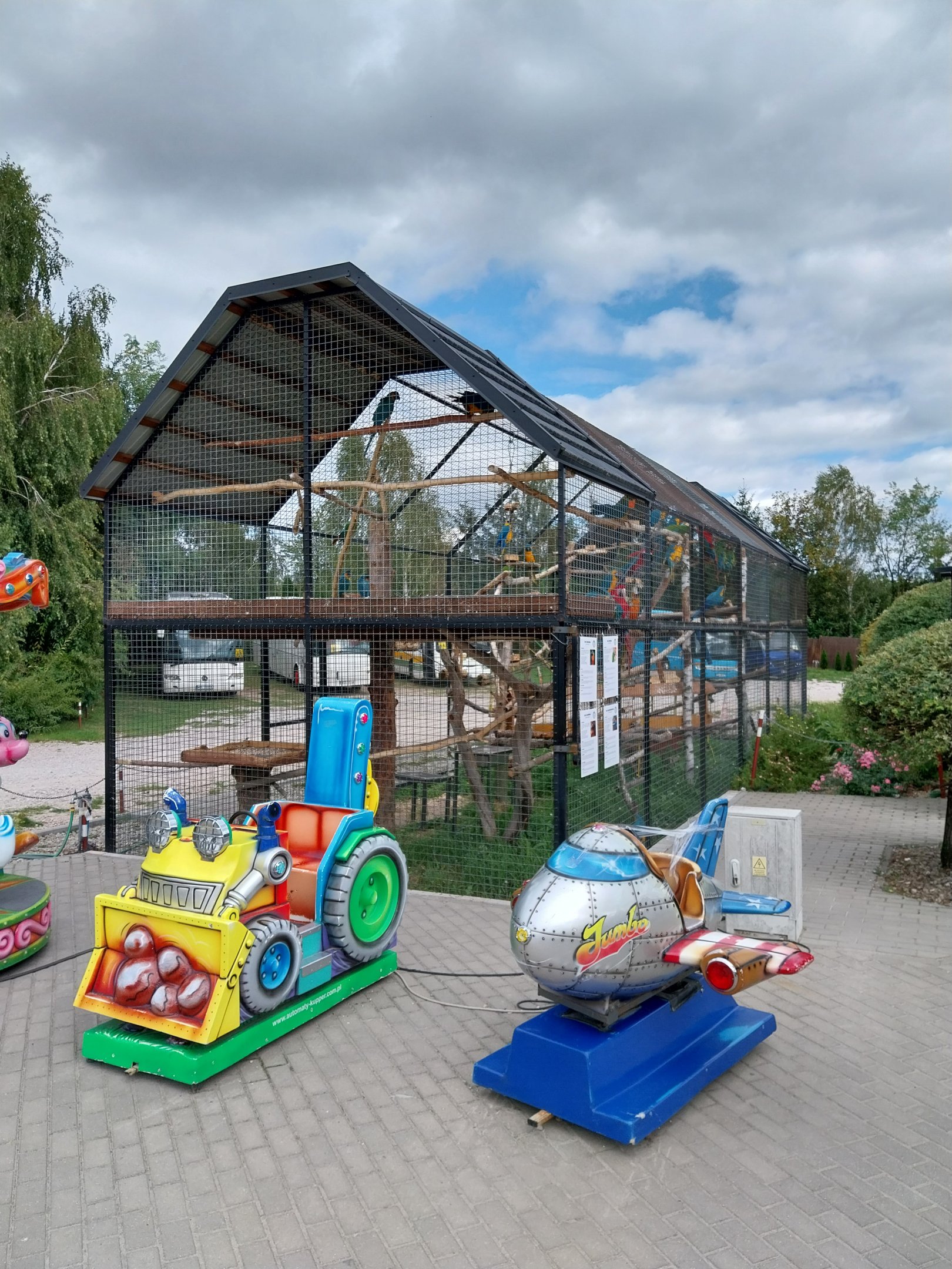 Entrance - Macaw aviary