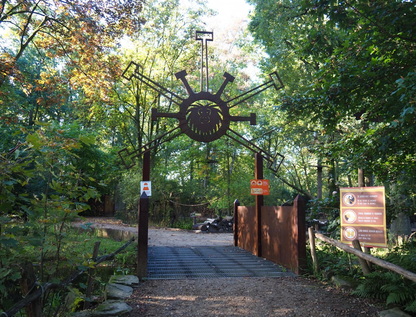 Entrance of the Callitrichid walk-through area, 2020-10-10