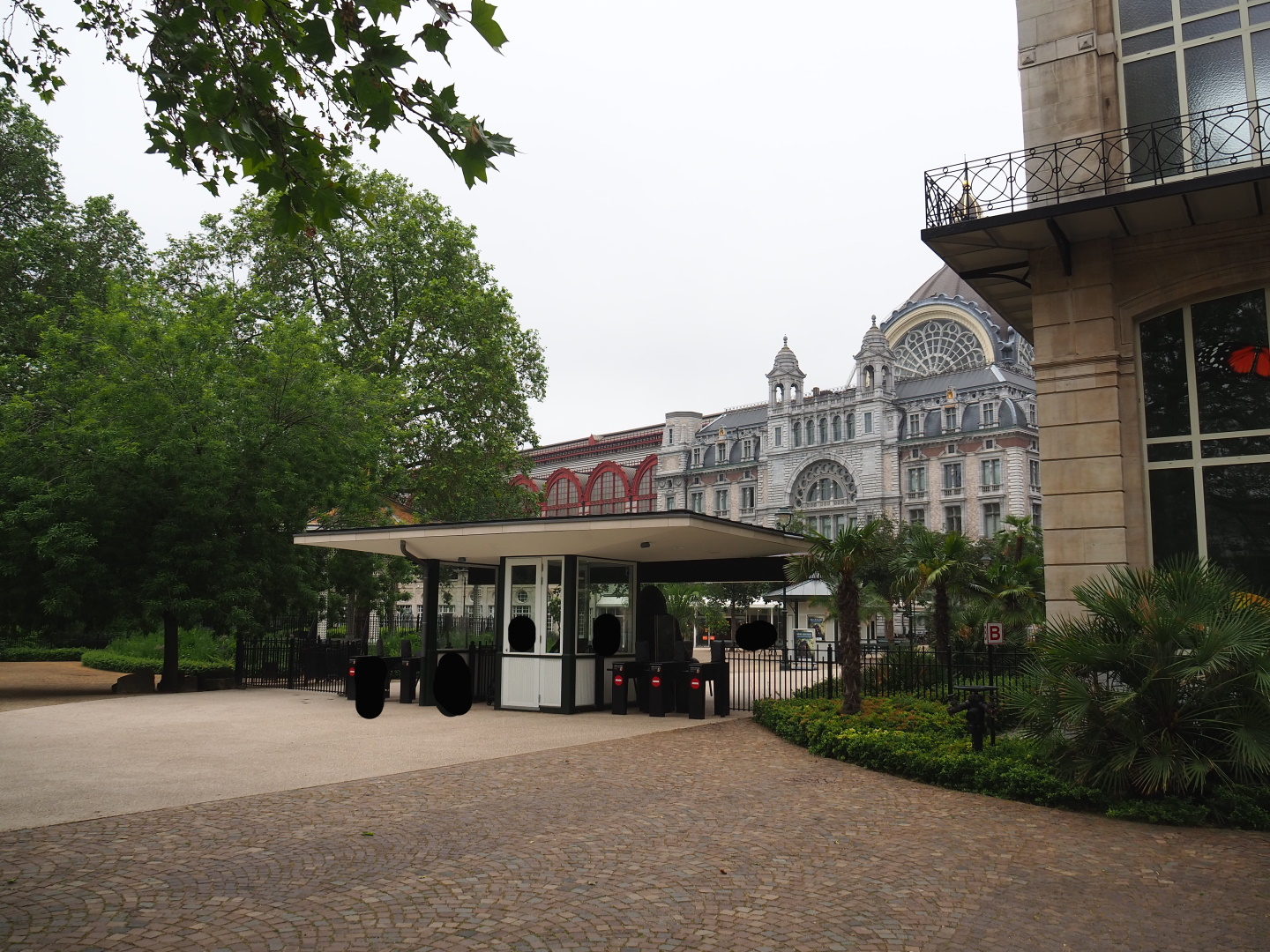 Entrance of the zoo, seen from within the zoo, with Antwerp Central Station in the background, 2021-06-12