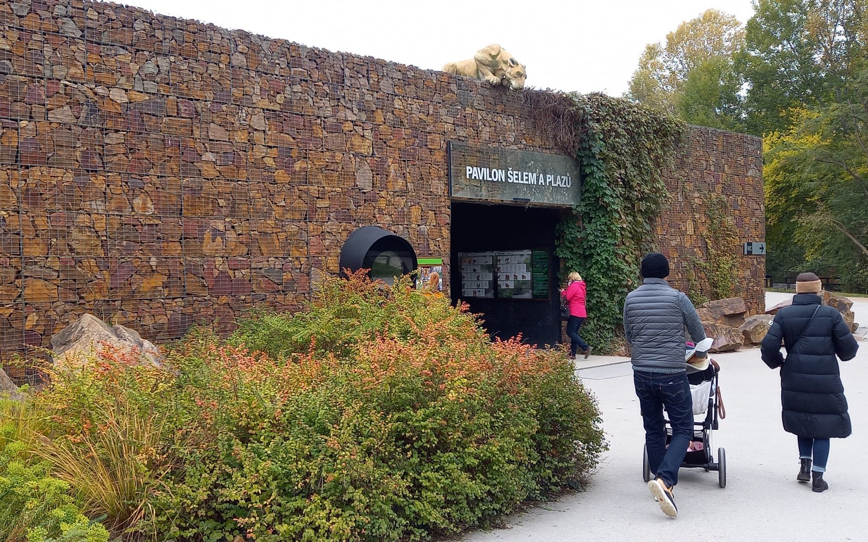 Entrance Pavilon Selem A Plazu