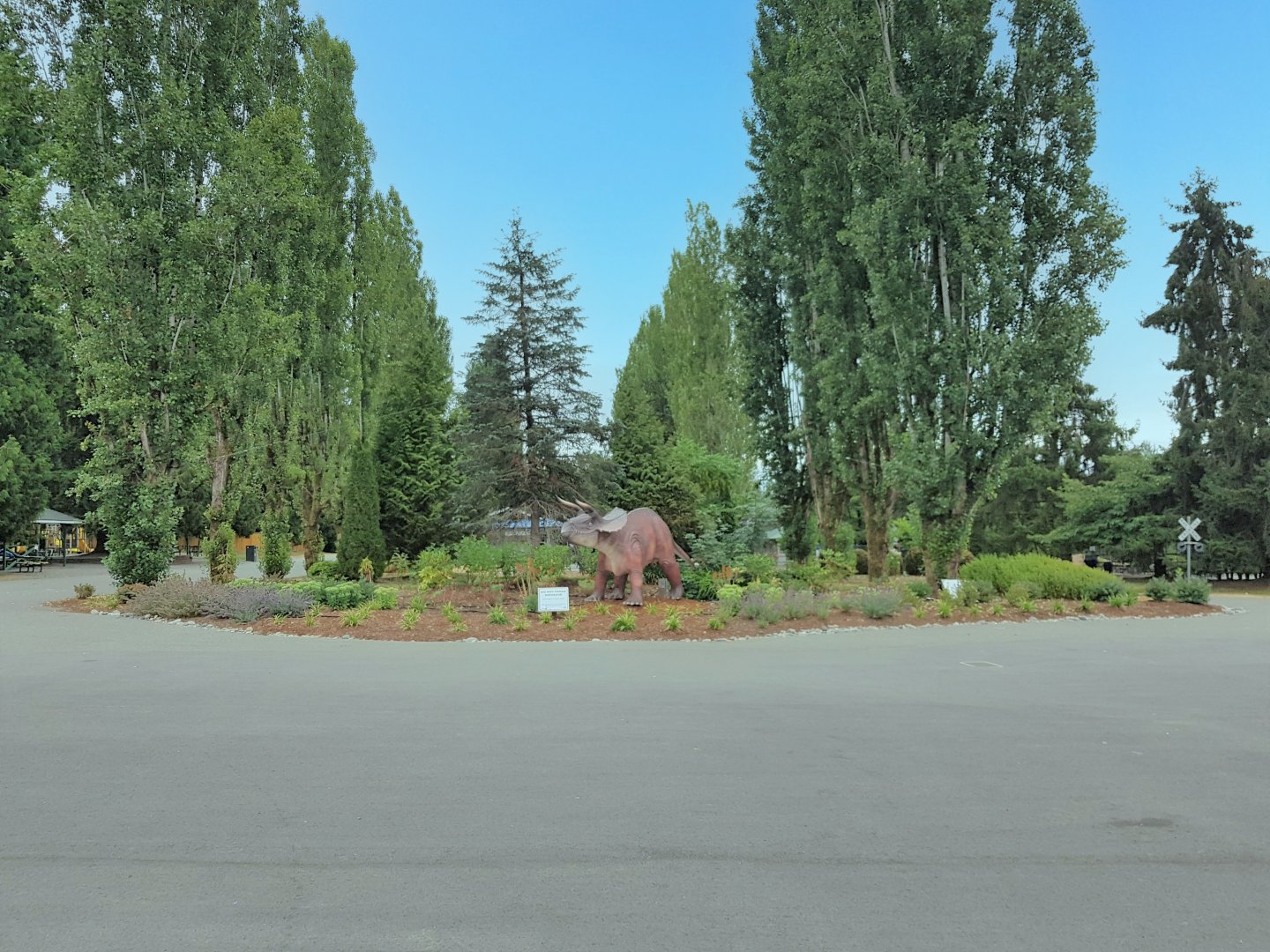 Entrance Plaza (Center)