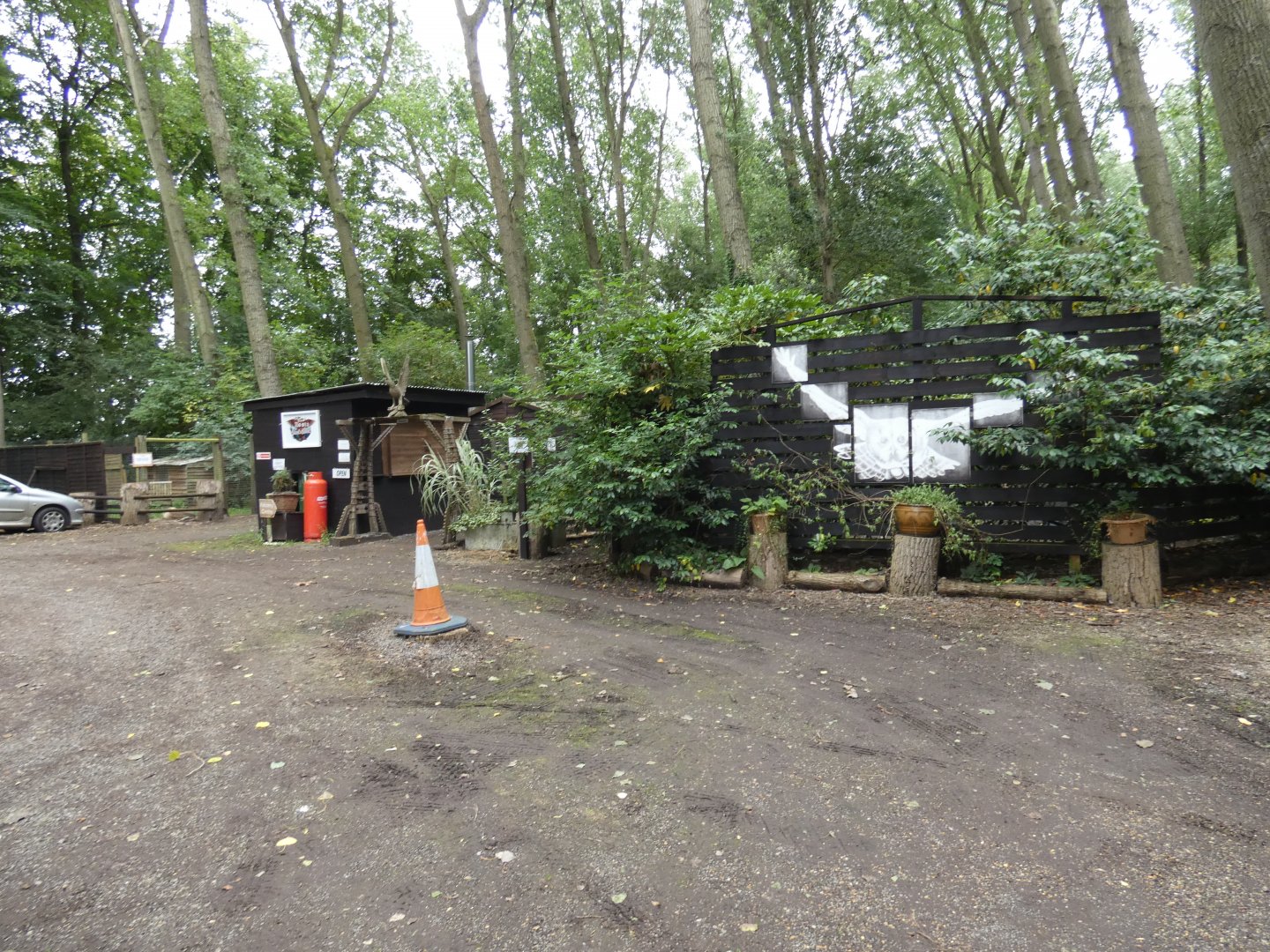 Entrance (Rutland Falconry Centre)