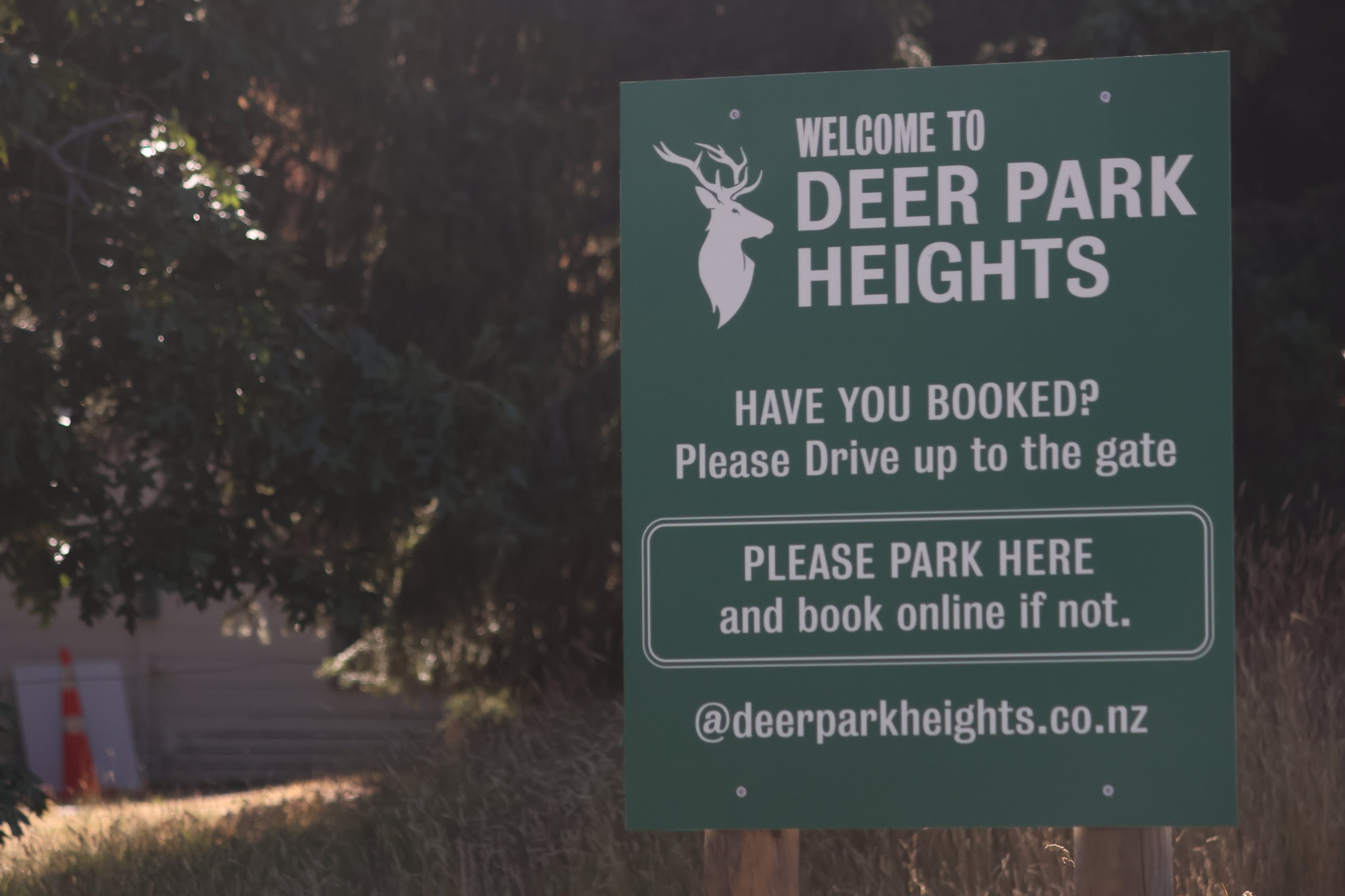 Entrance signage, Deer Park Heights (Queenstown)