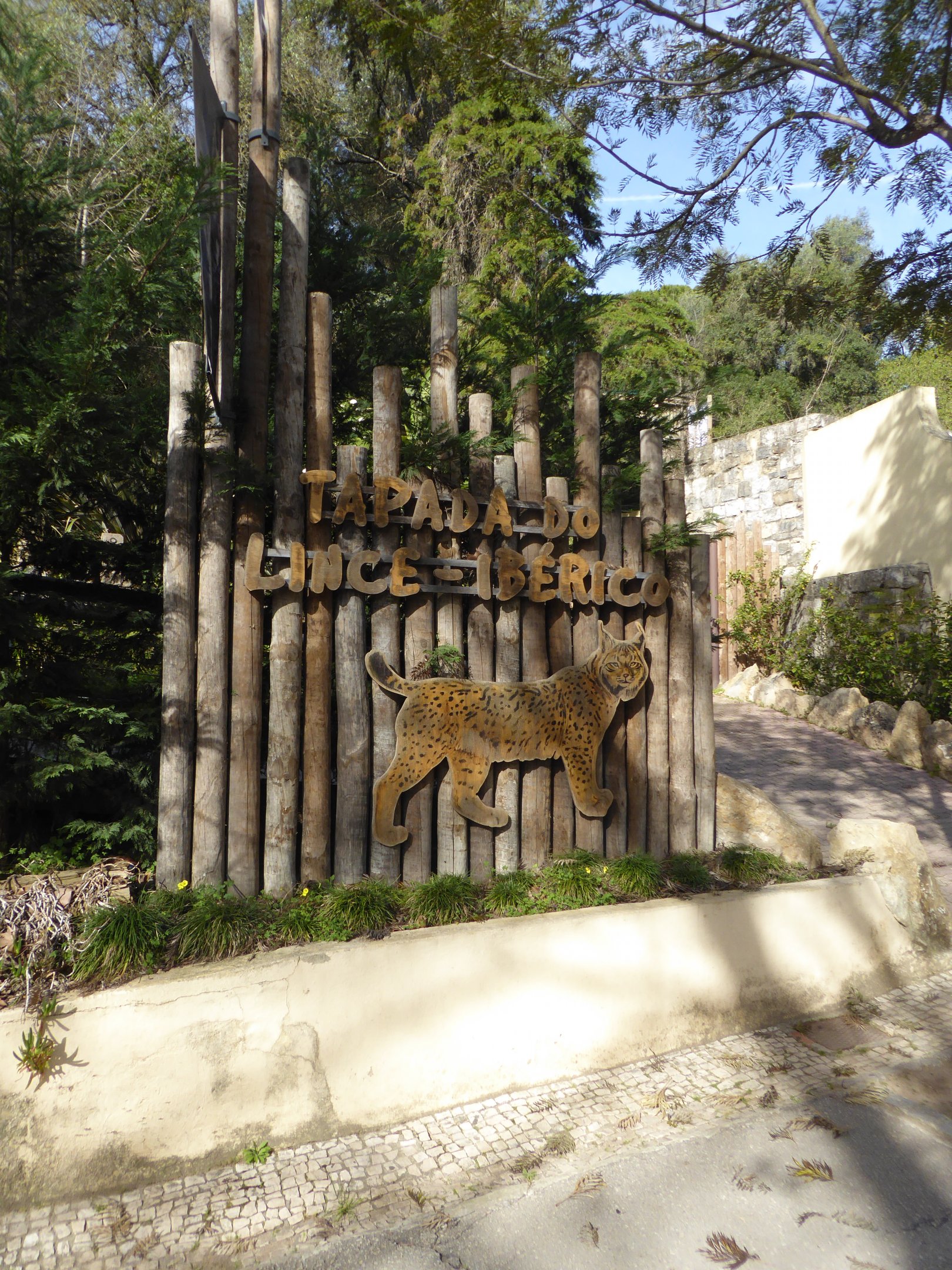 Entrance signage for the "Tapada do Lince-ibérico" complex