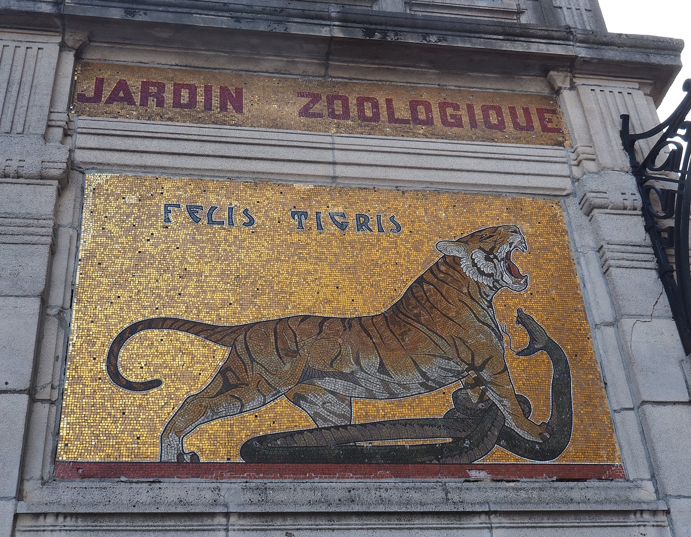 Entrance tiger and snake artwork, 2022-09-04