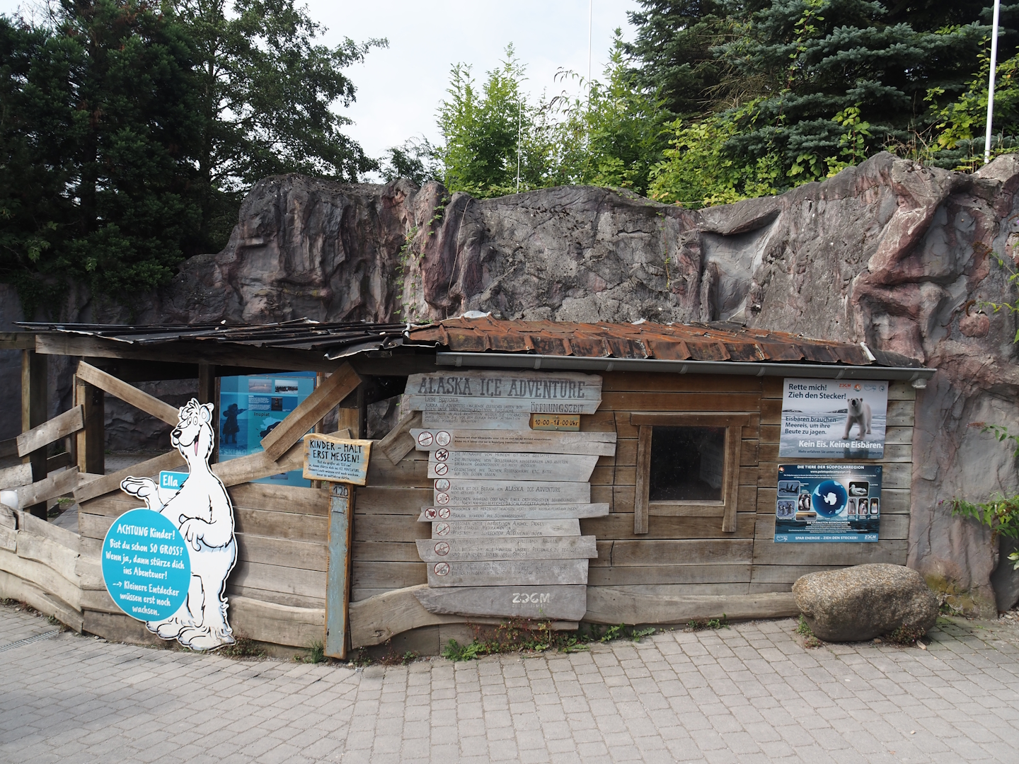 Entrance to Alaska Ice Adventure simulator, 2024-08-05