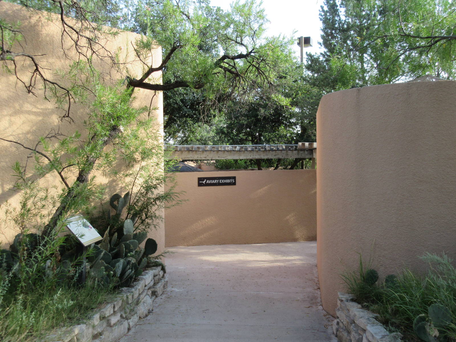 Entrance to Bird Aviaries