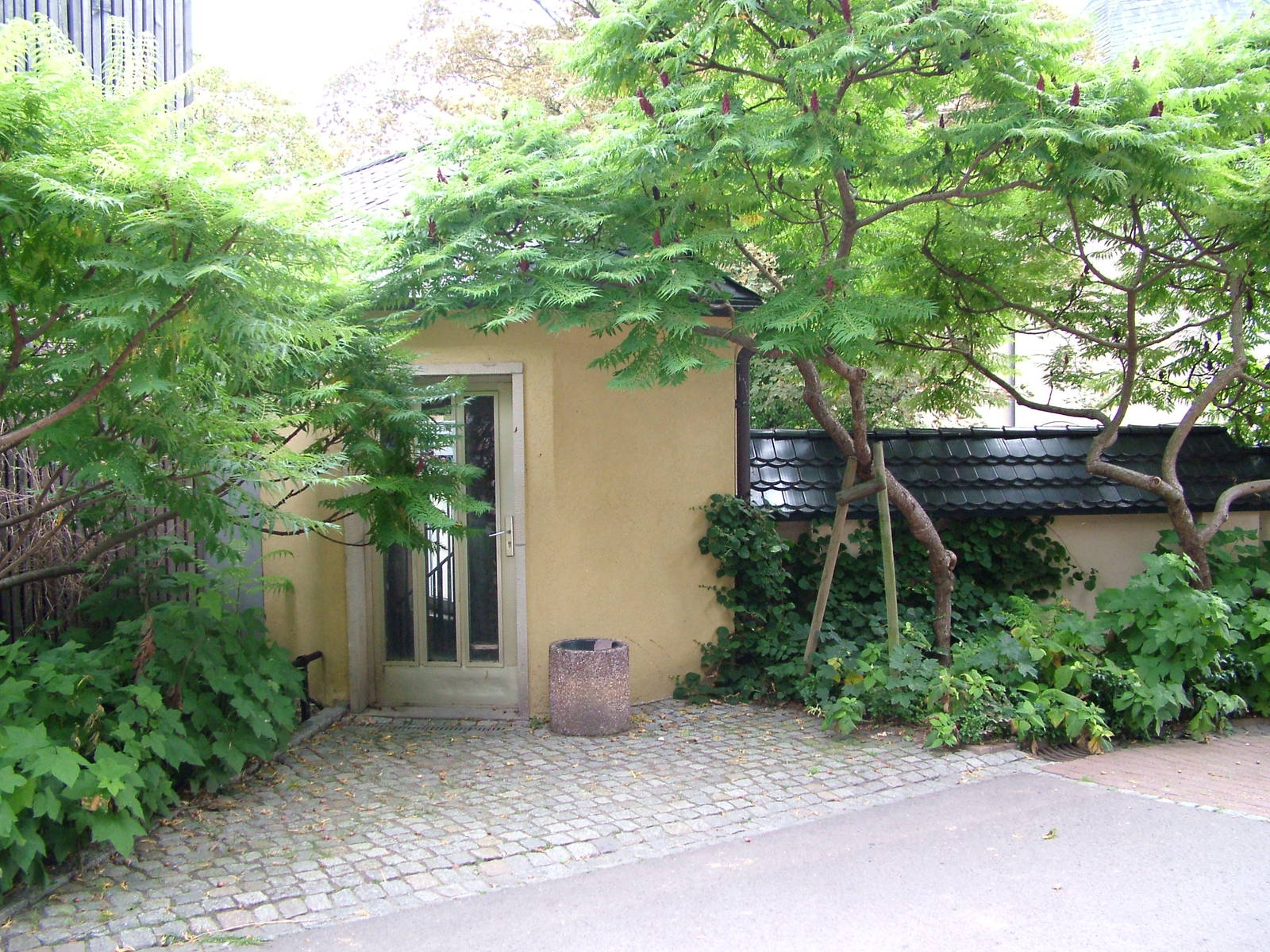 Entrance to Former Aquarium at Halle, 04/09/11