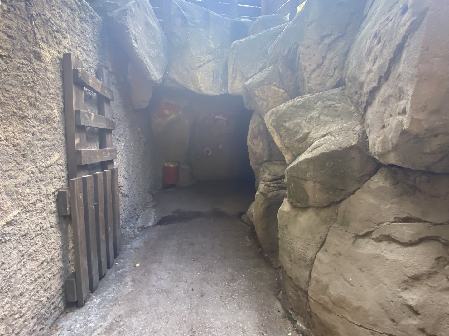 Entrance to Misterios baja tierra