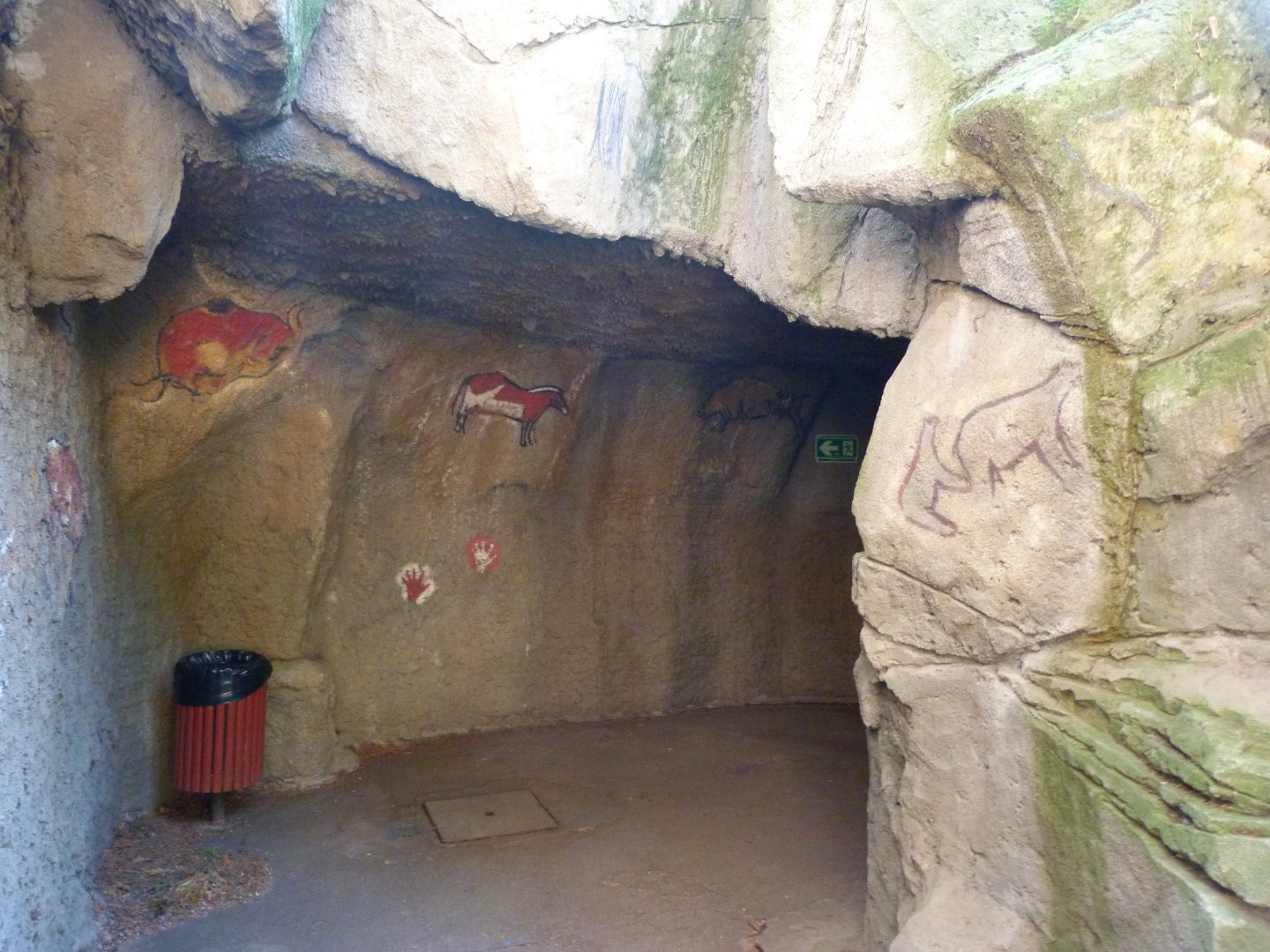 Entrance to "Misterios bajo tierra" -Faunia (2025)