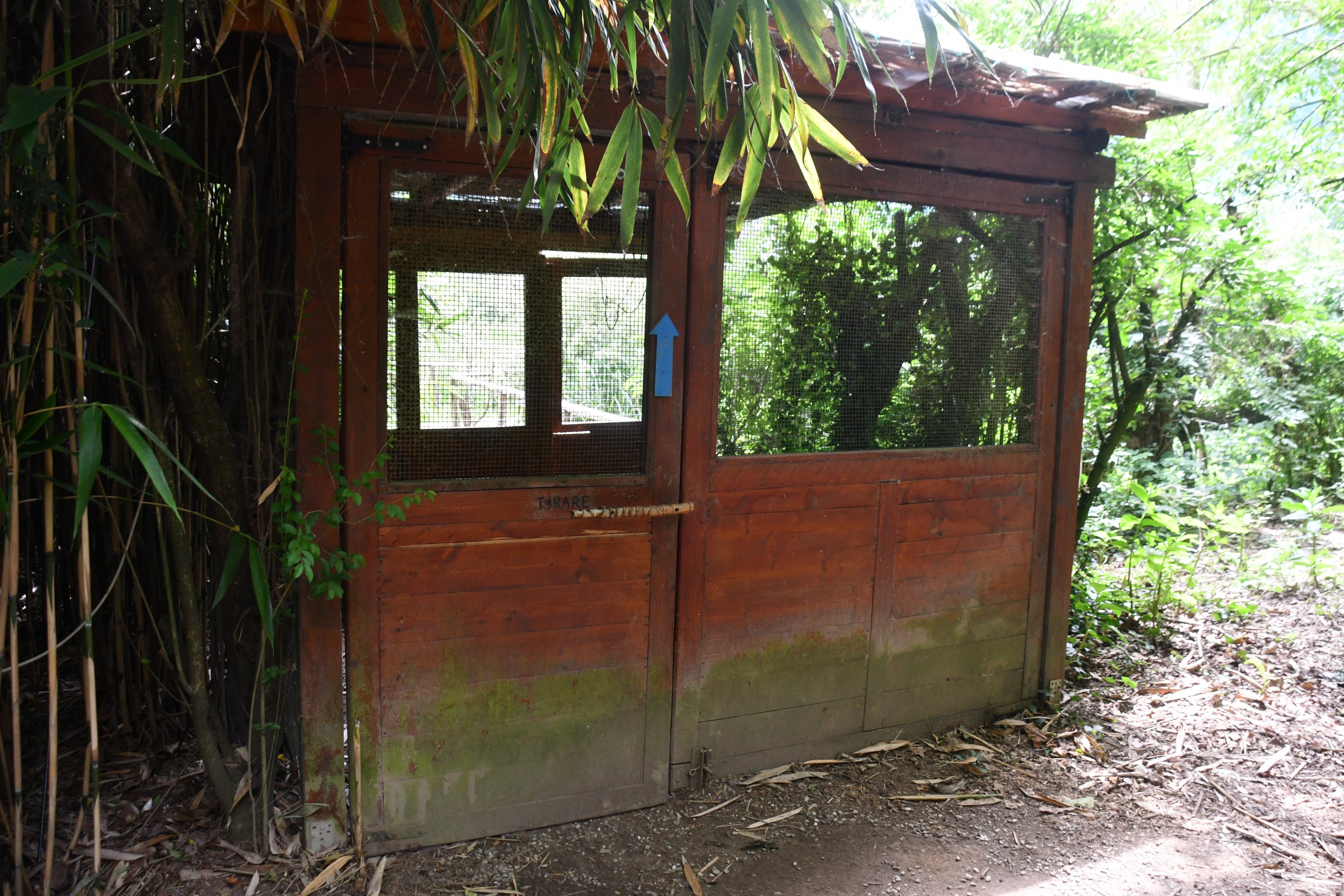 entrance to one of the walk-through aviaries along the European trail