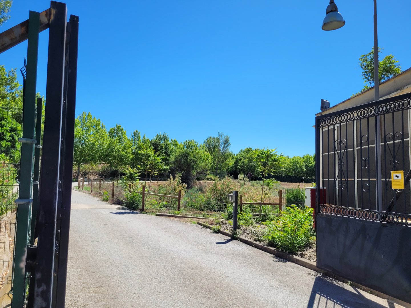 Entrance to paid parking -Sendaviva (2024)