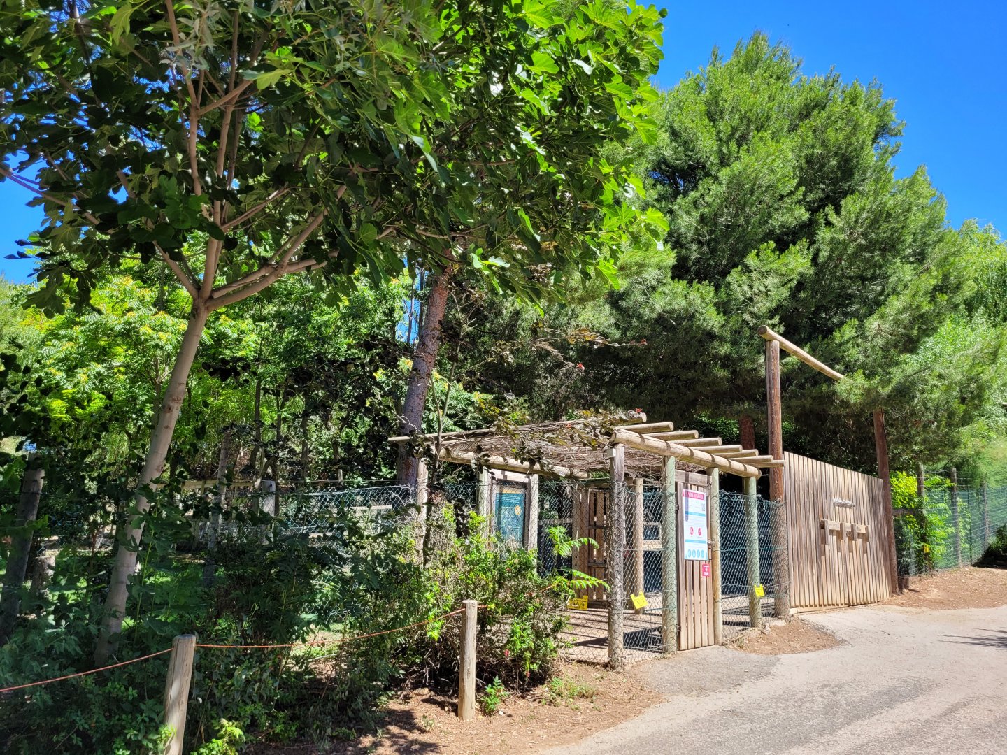 Entrance to "Safari Fotográfico" -Sendaviva (2024)