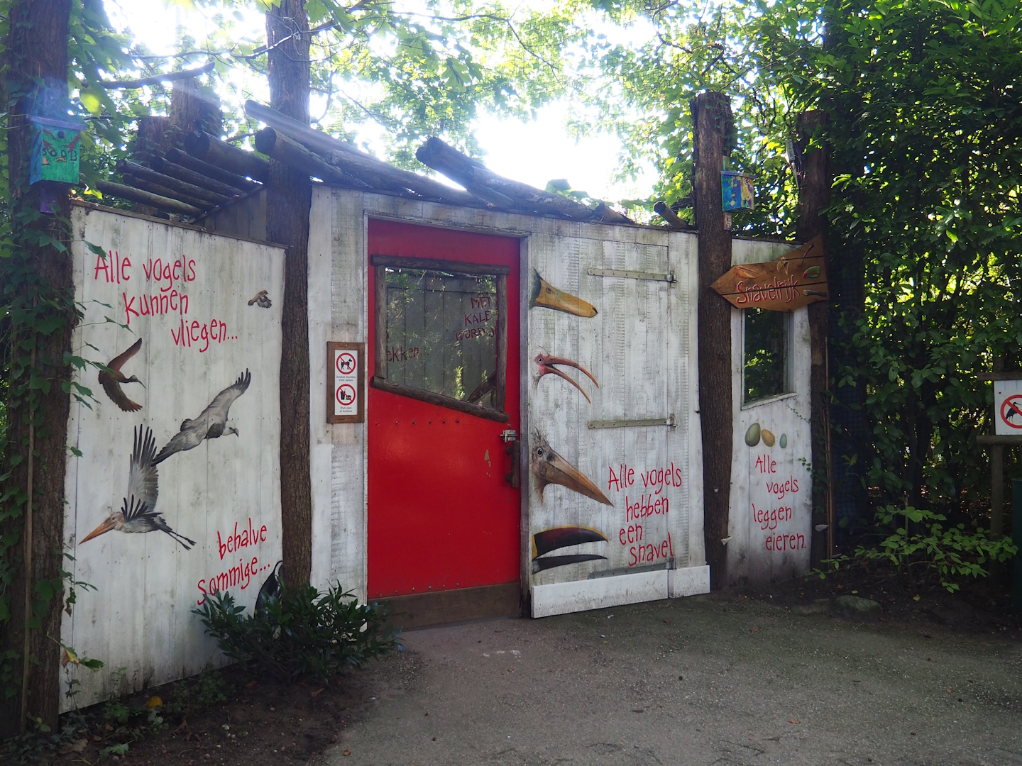 Entrance to smaller covered viewing area for Snavelrijk ('Kingdom of Beaks') aviary, 2023-09-24