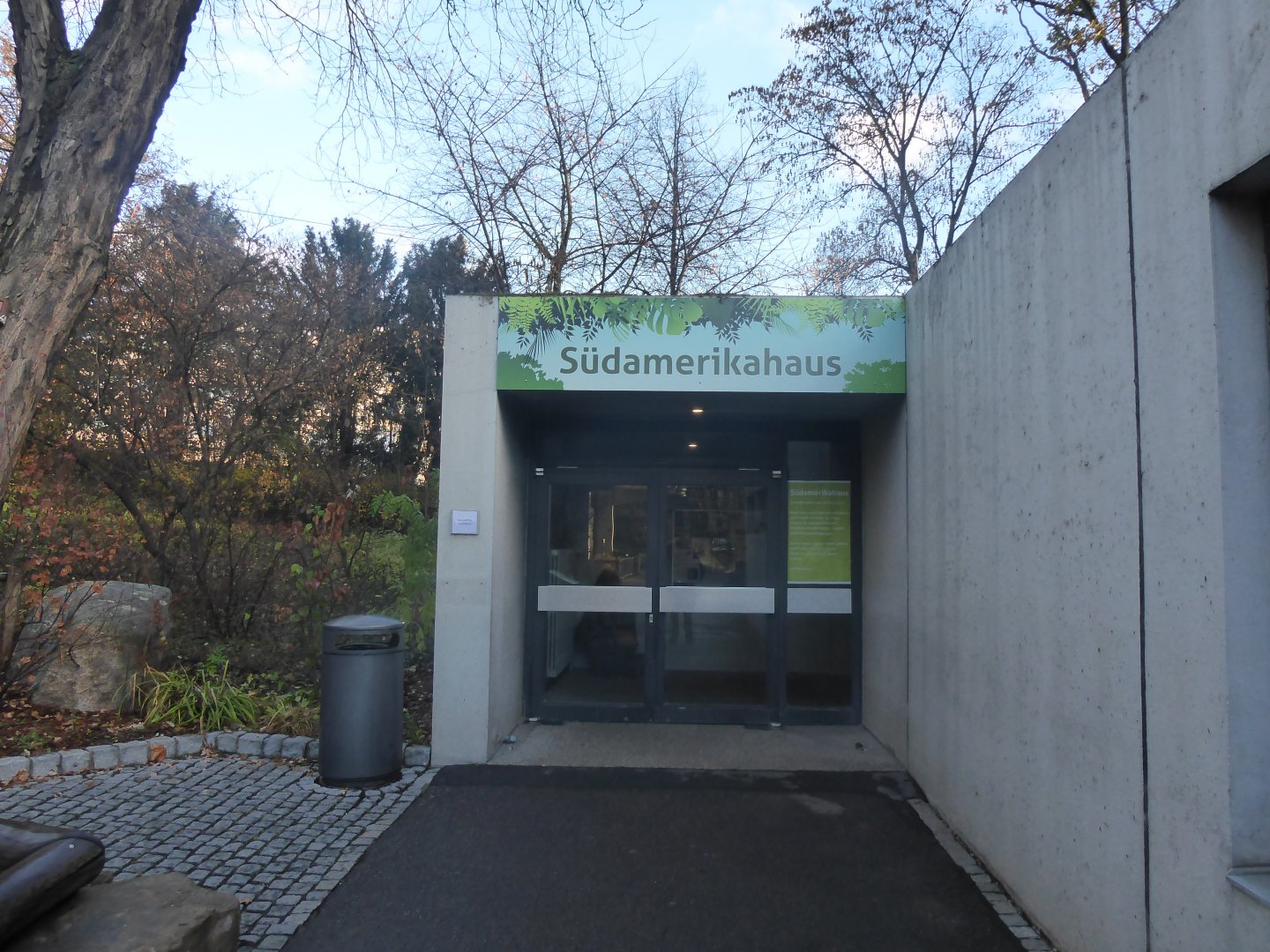 Entrance to Sudamerikahaus 011218