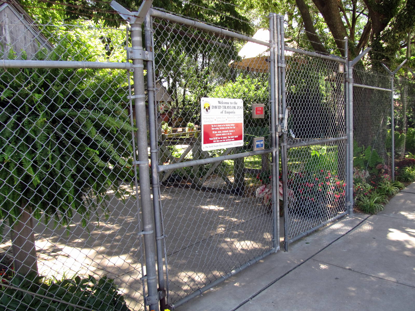 Entrance to the David Traylor Zoo