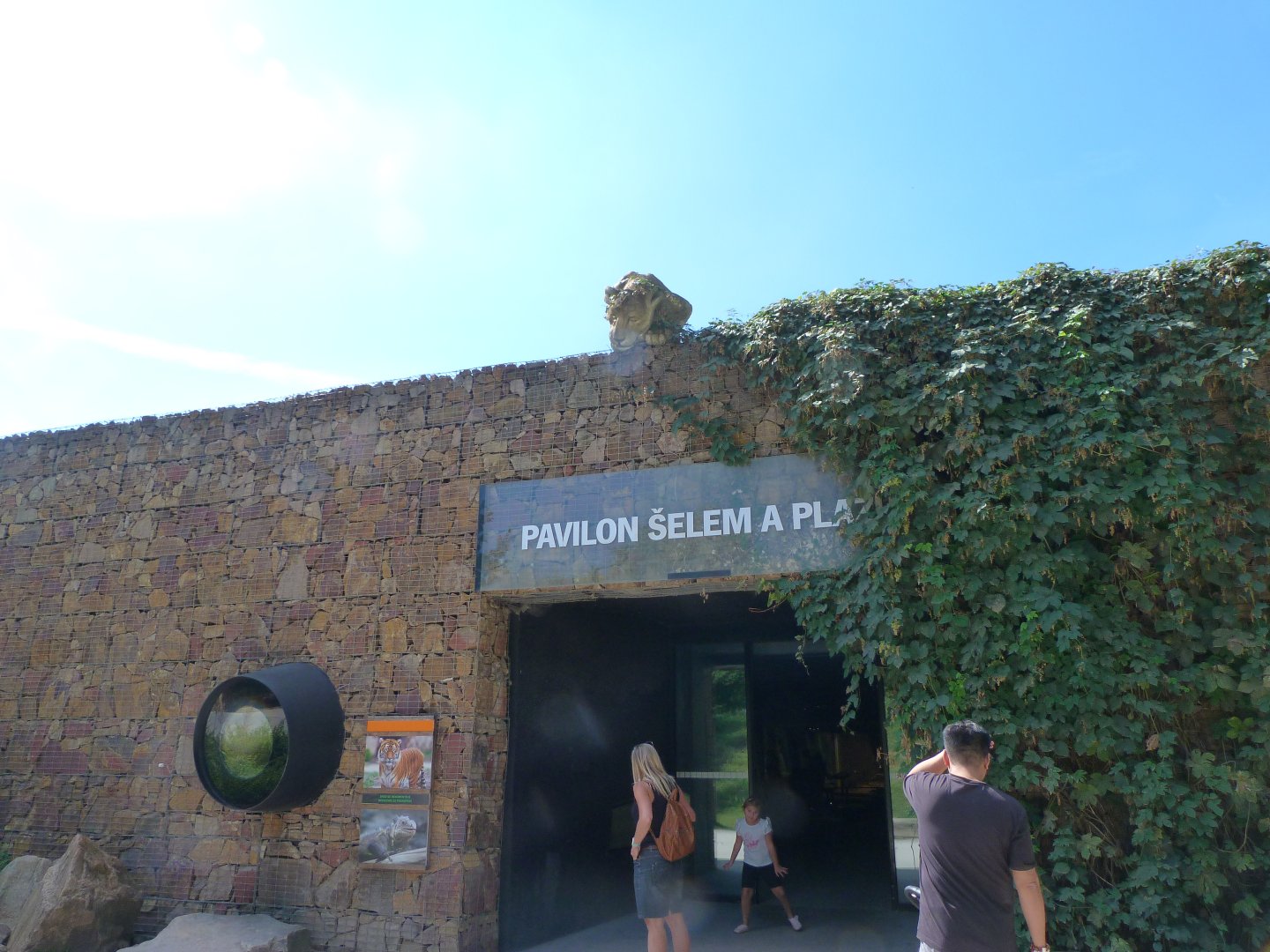 Entrance to the felid and reptile house -Zoo Praha (2025)