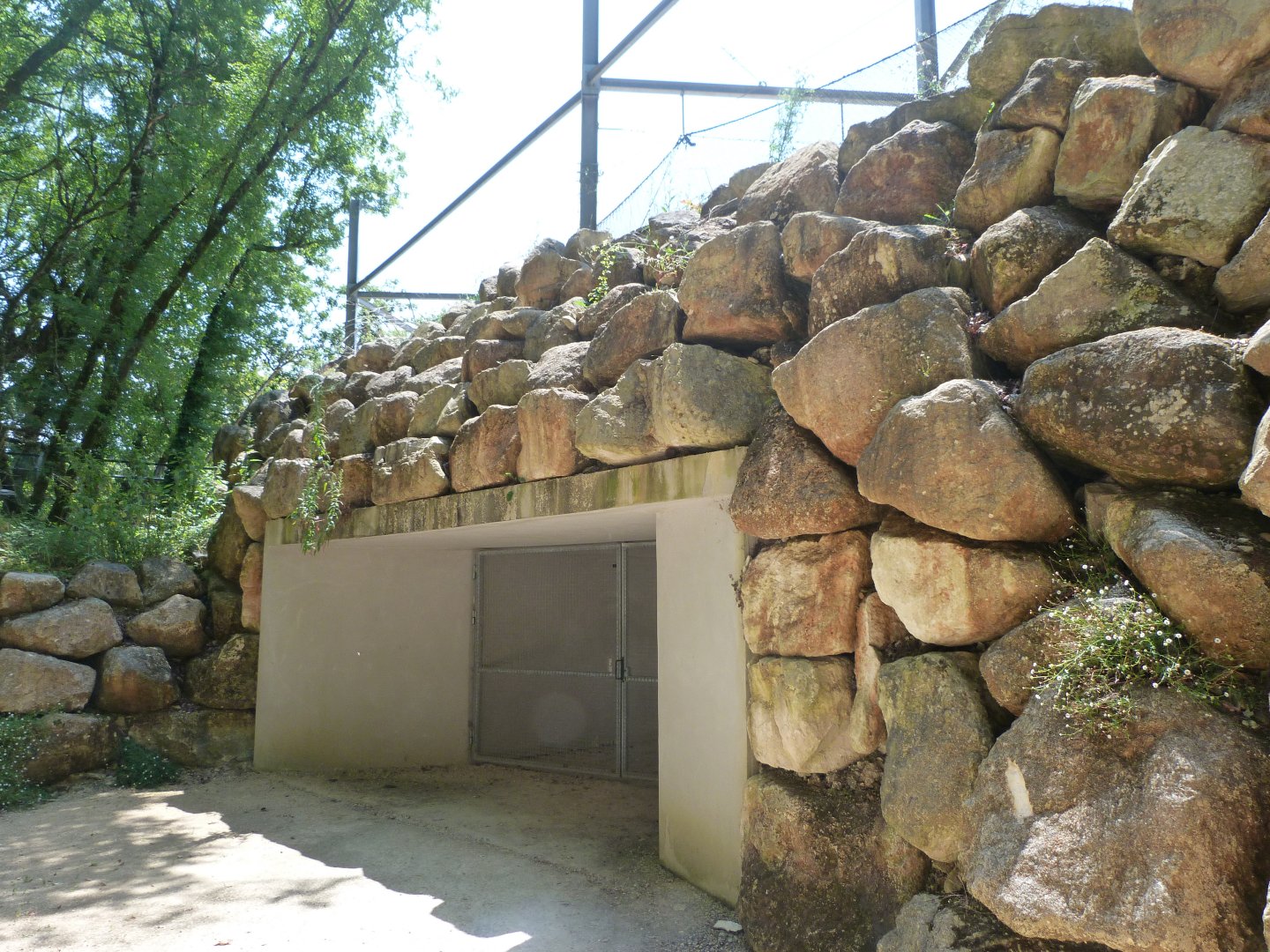 Entrance to the mountain aviary -Zoodyssée (2025)
